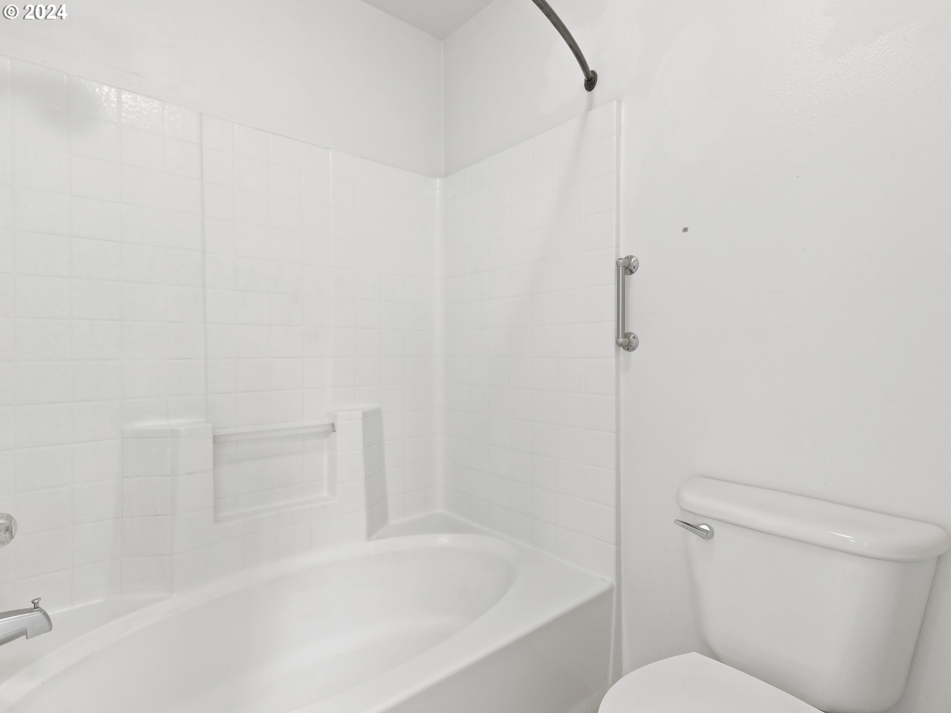 2004 NE CADBURY AVE 209