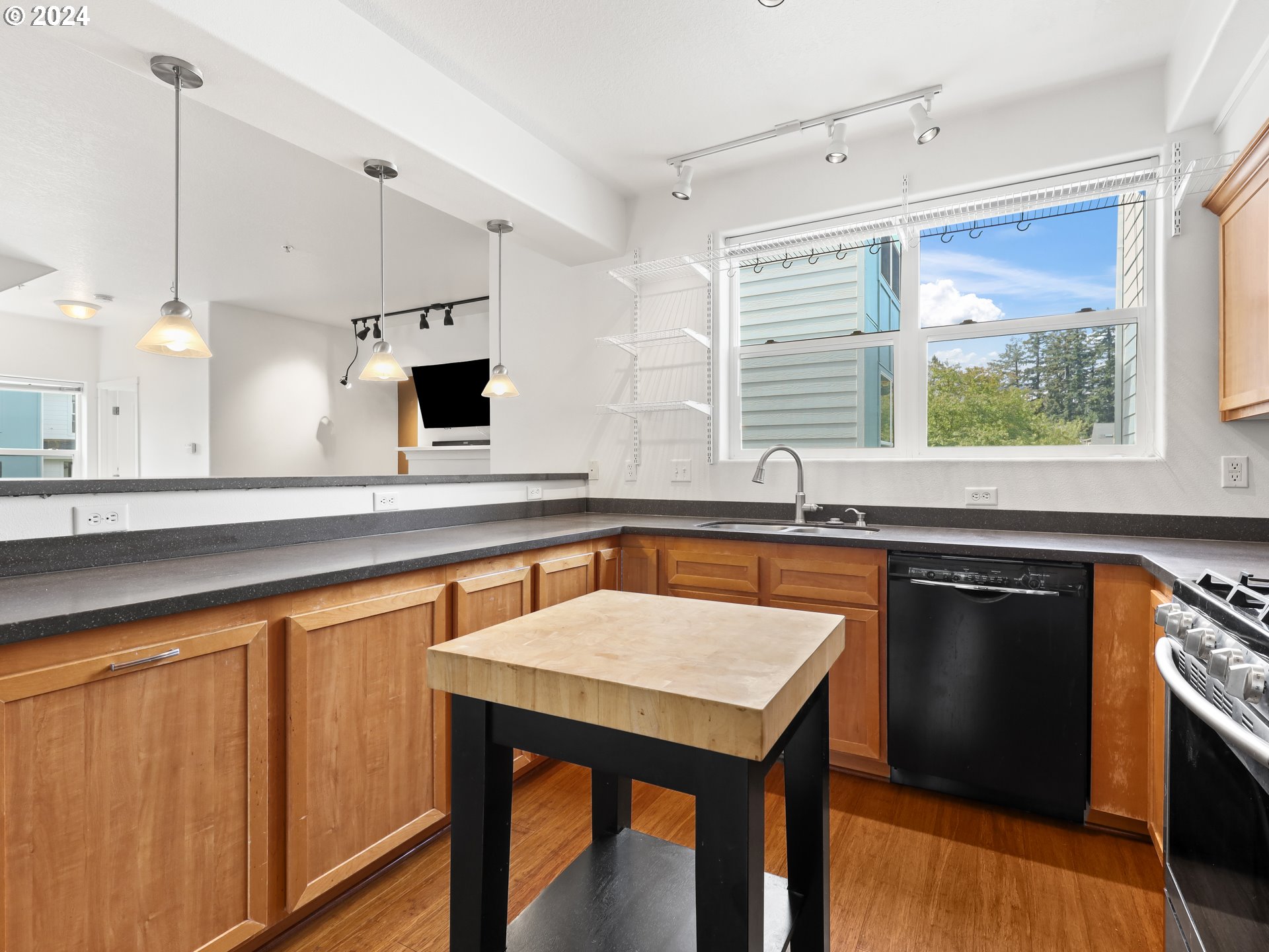 2004 NE CADBURY AVE 209