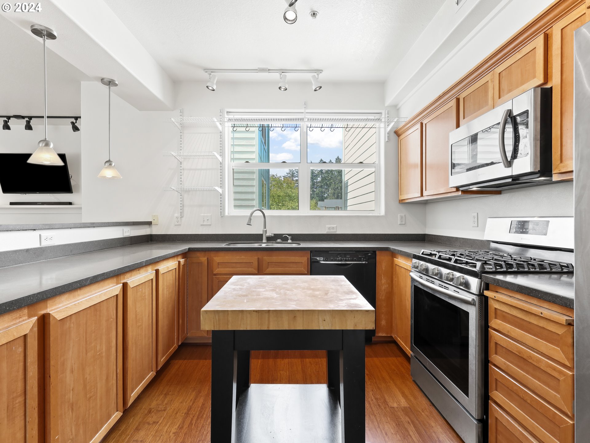 2004 NE CADBURY AVE 209