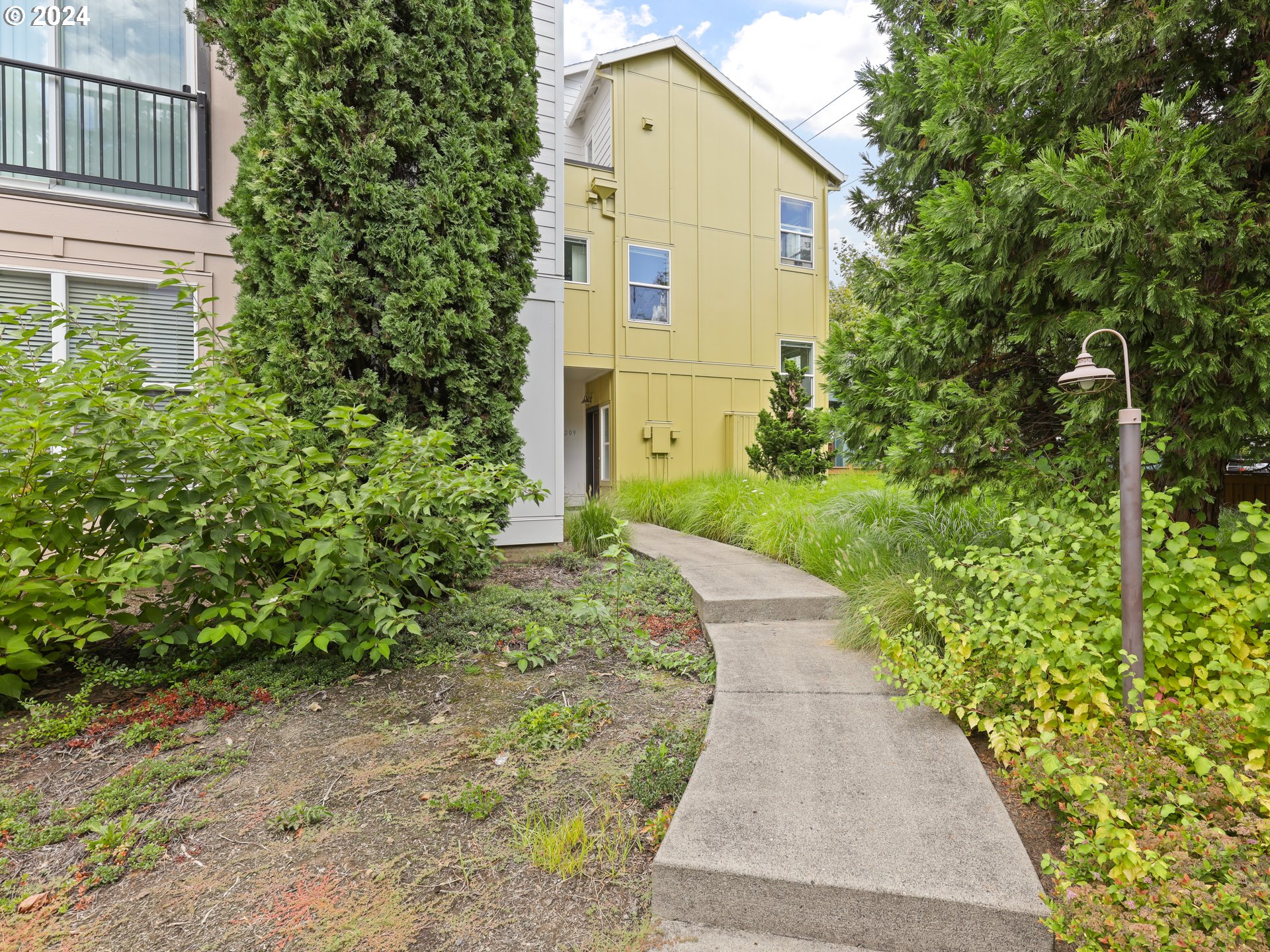 2004 NE CADBURY AVE 209