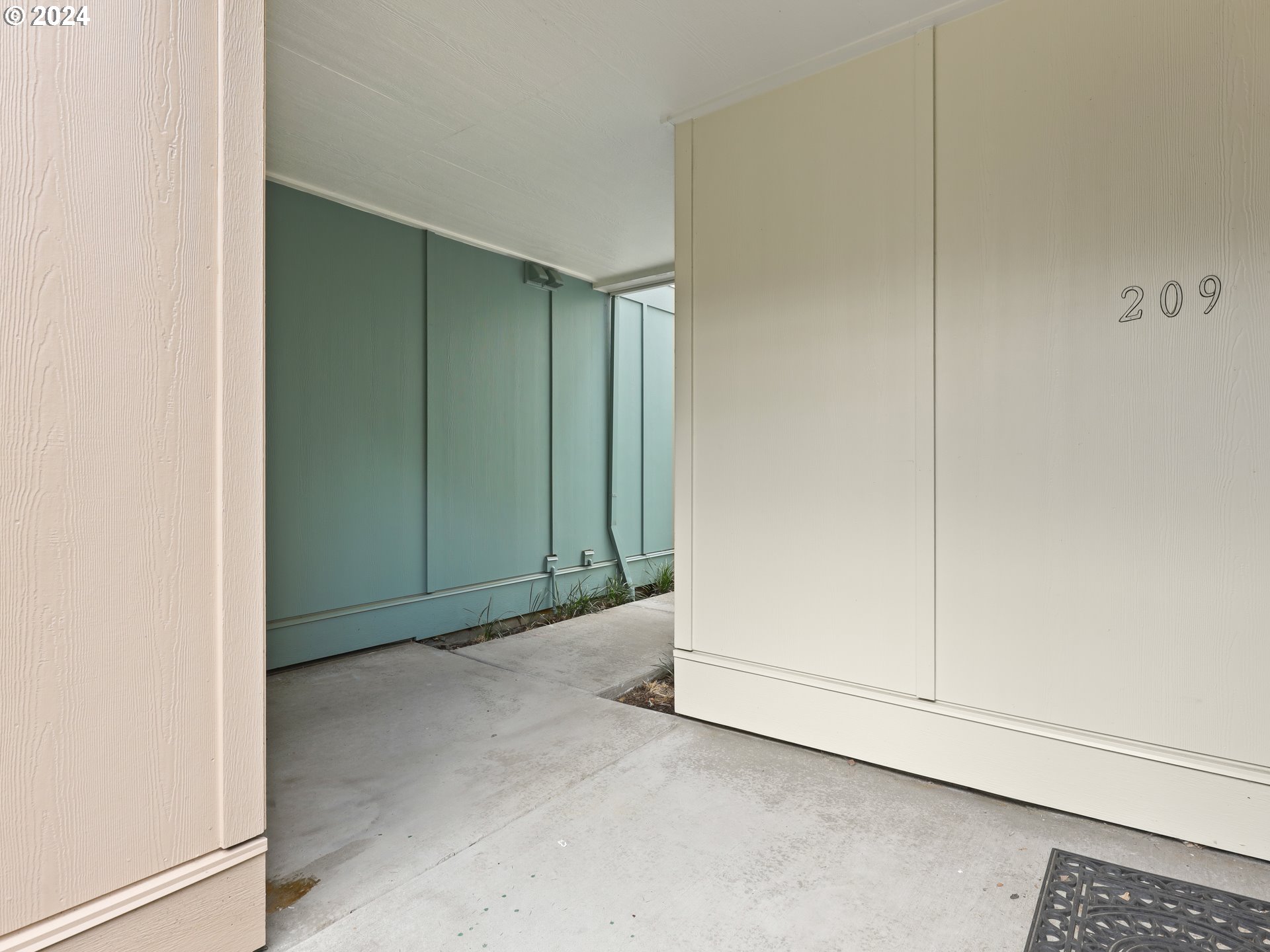 2004 NE CADBURY AVE 209