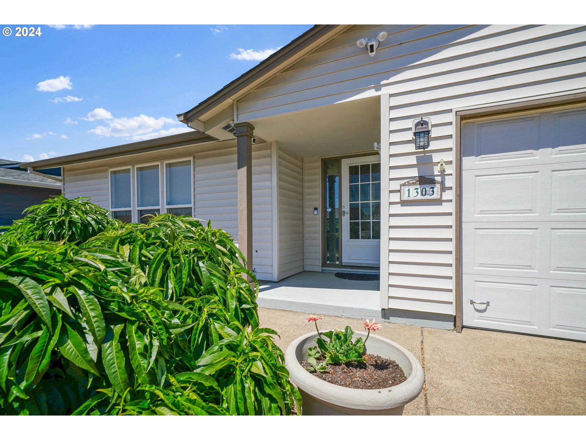 1303 VANDERBECK LN