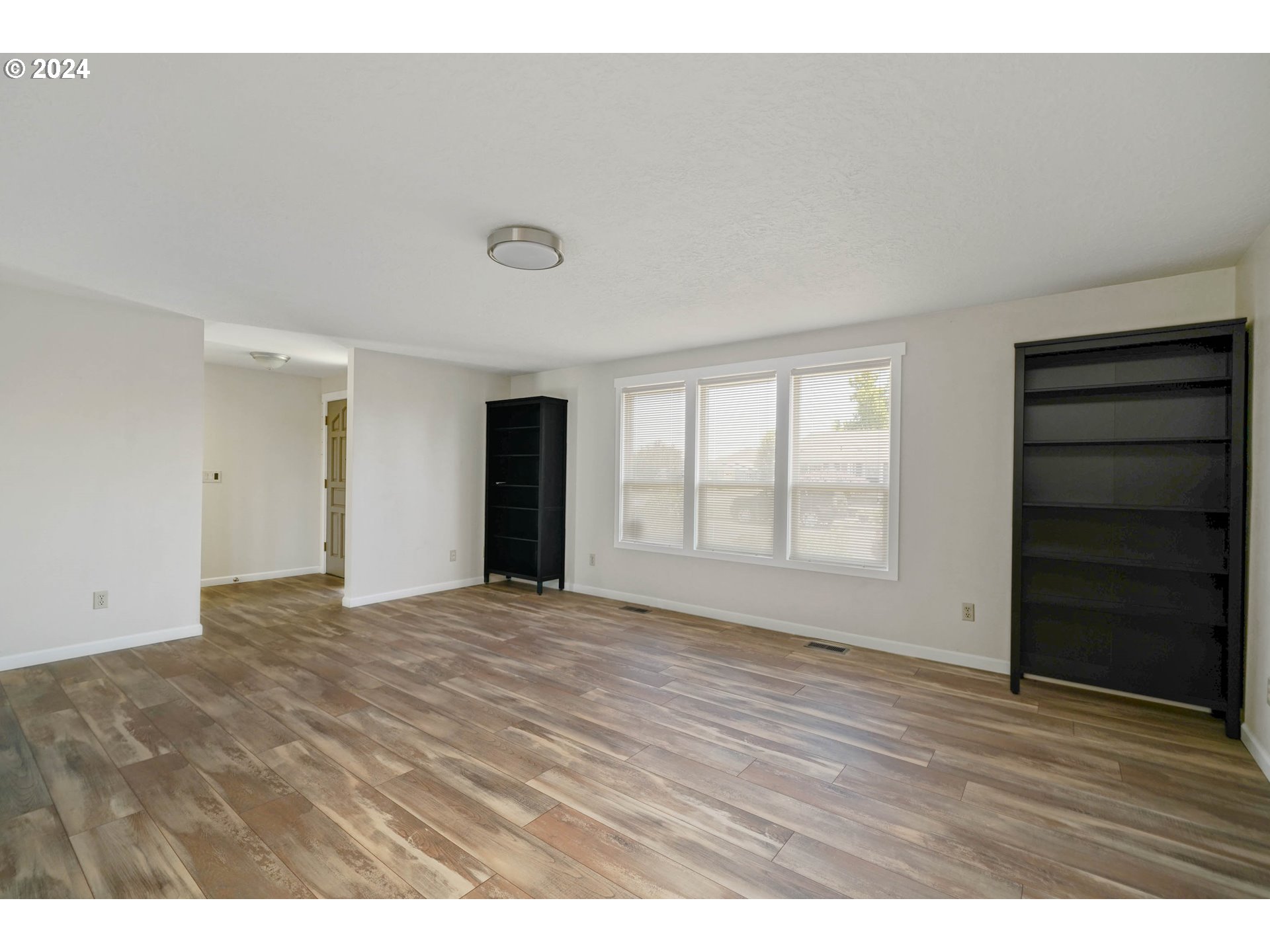 1303 VANDERBECK LN