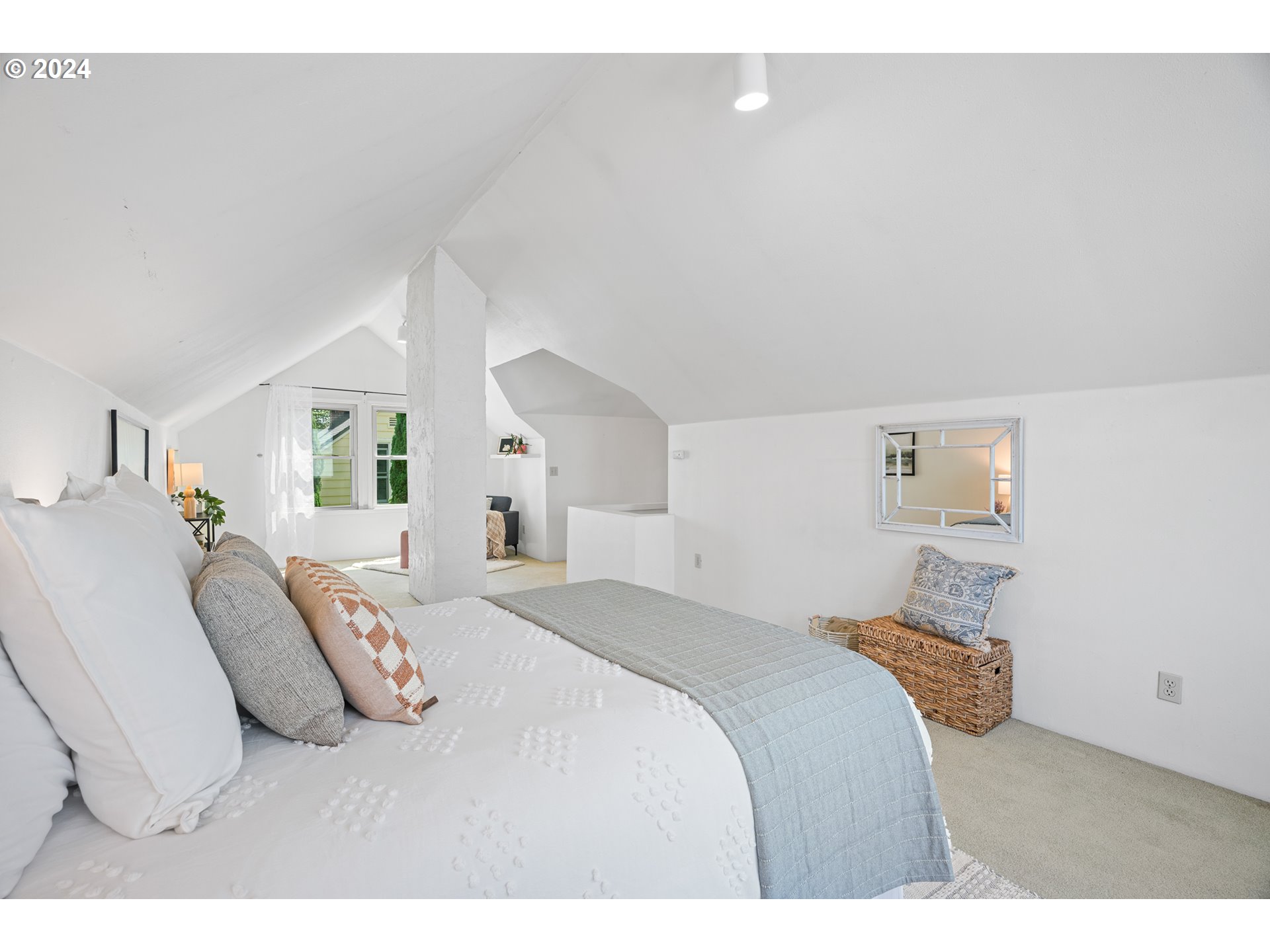 4315 SW VIEW POINT TER