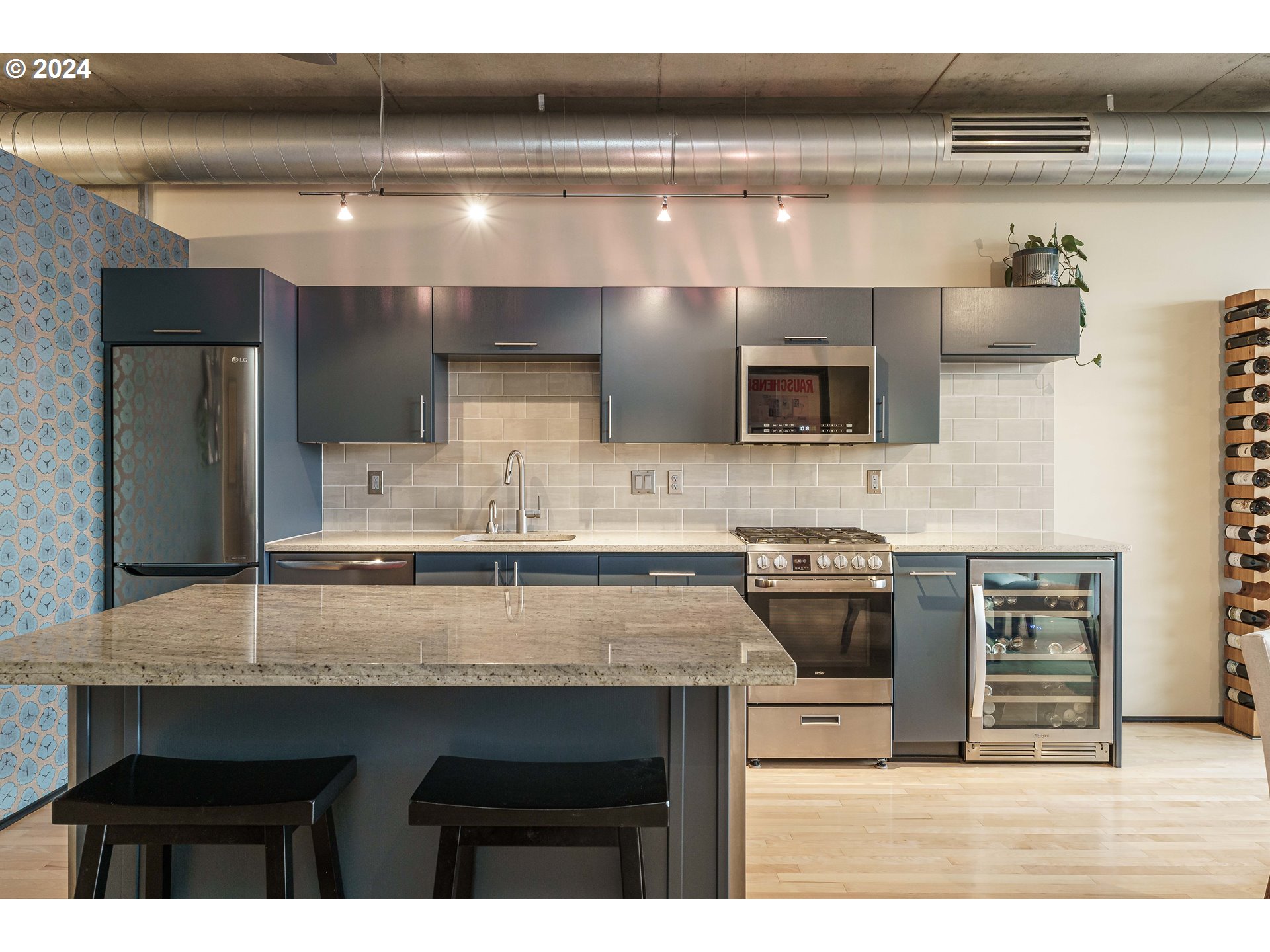 1410 NW KEARNEY ST 917