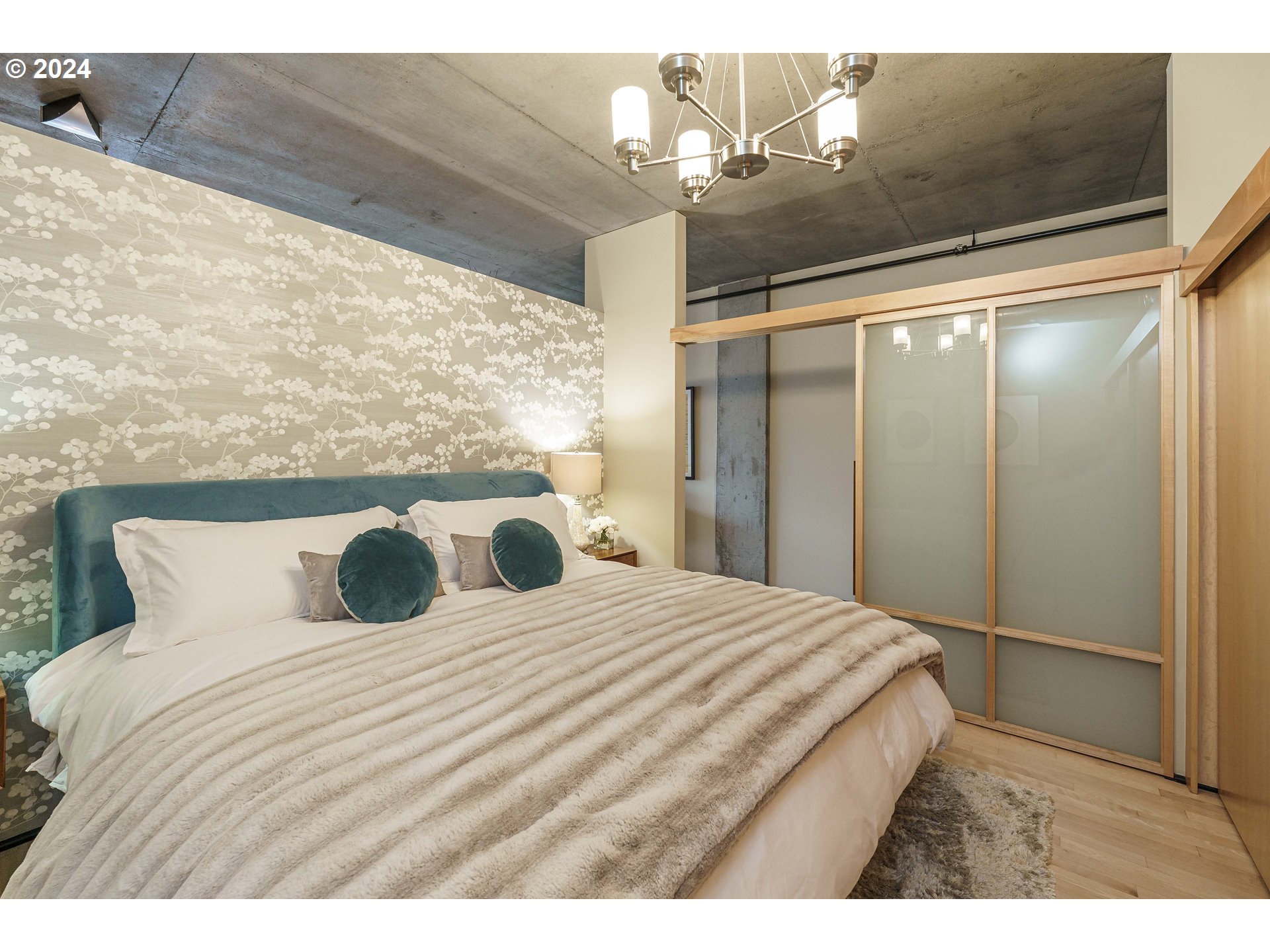 1410 NW KEARNEY ST 917