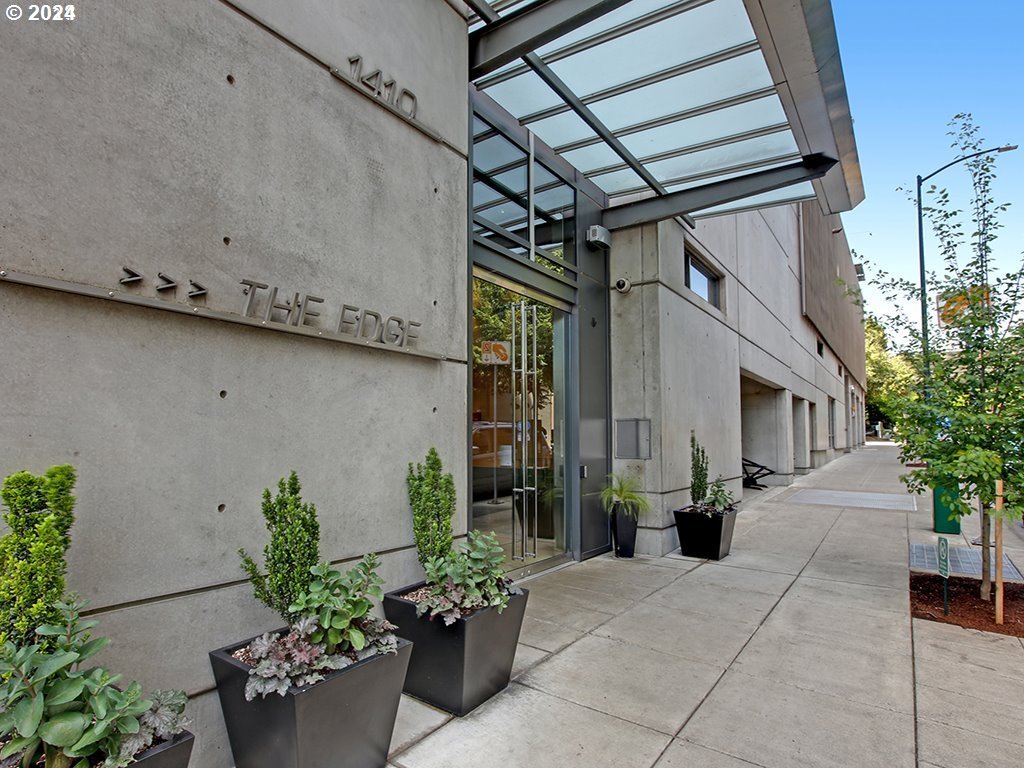 1410 NW KEARNEY ST 917