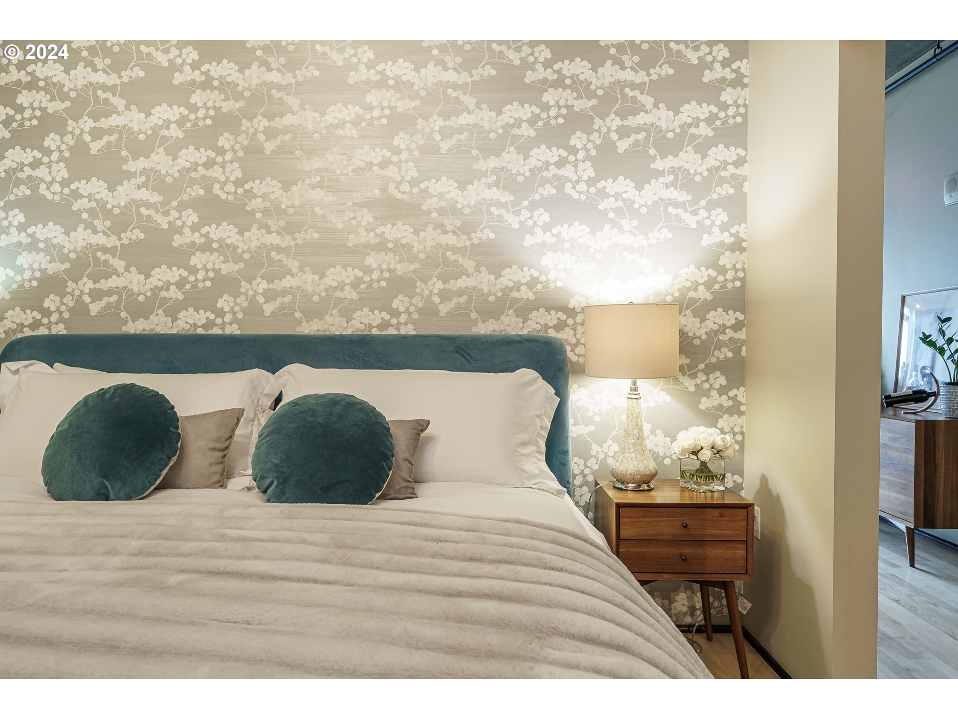 1410 NW KEARNEY ST 917