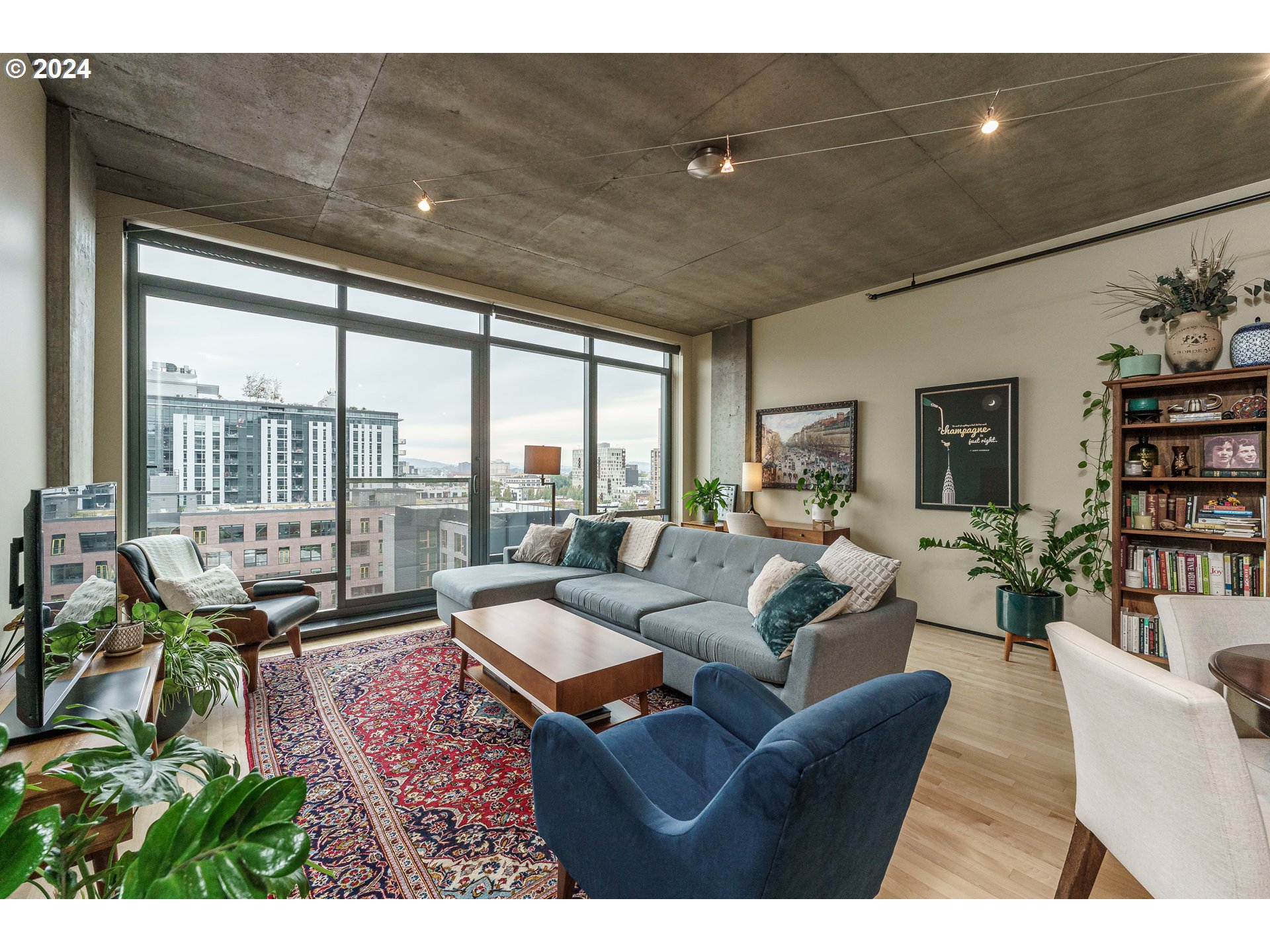 1410 NW KEARNEY ST 917