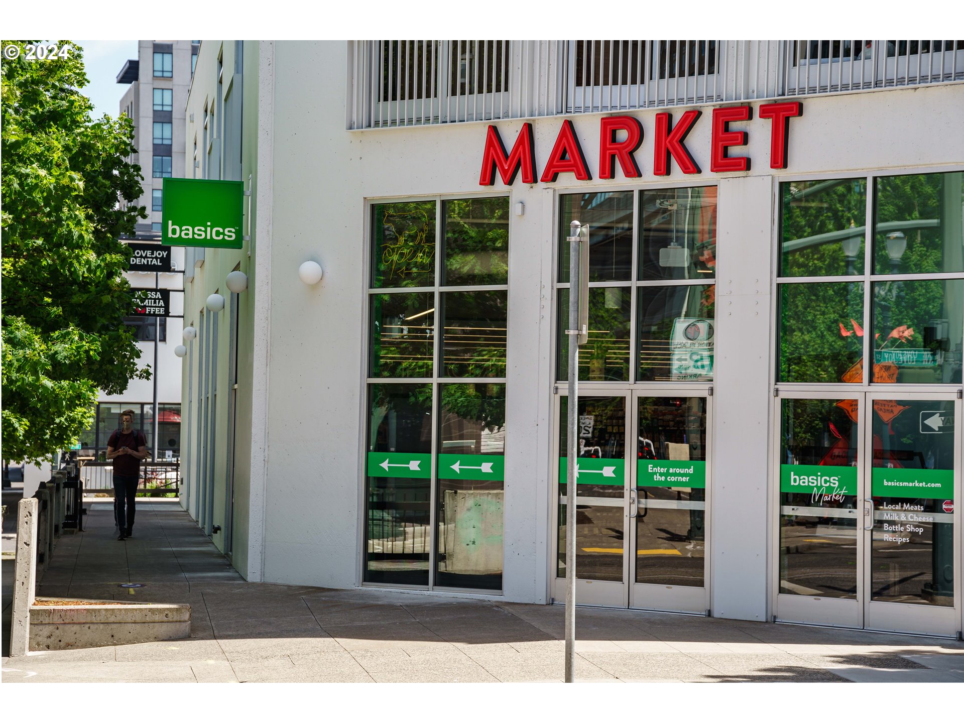 1410 NW KEARNEY ST 917