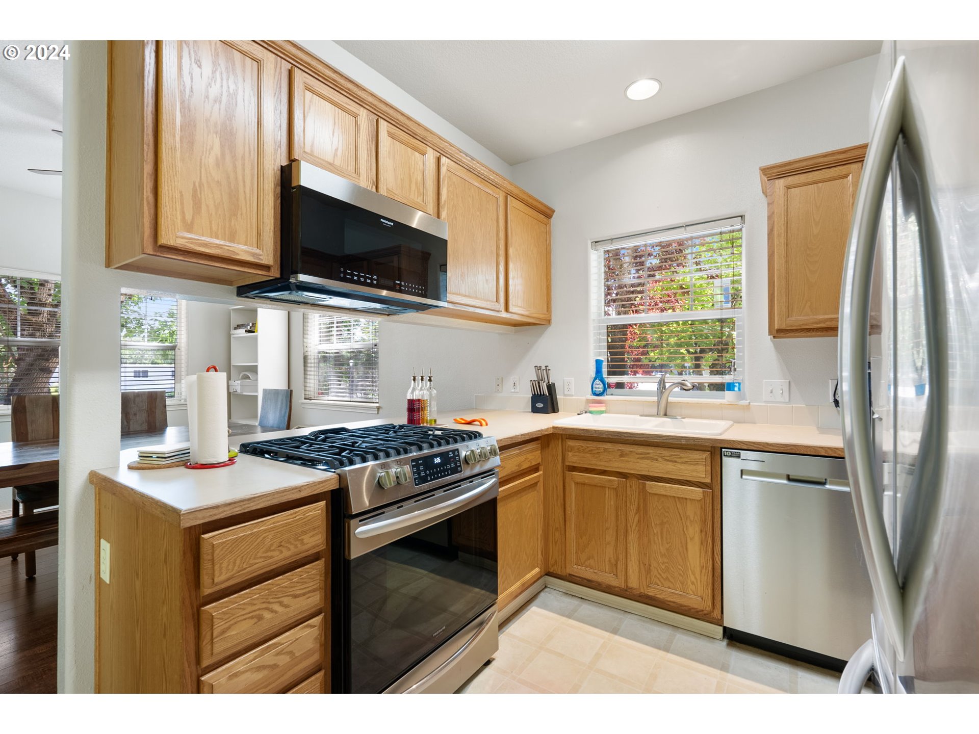 2927 NE DIVISION ST 101