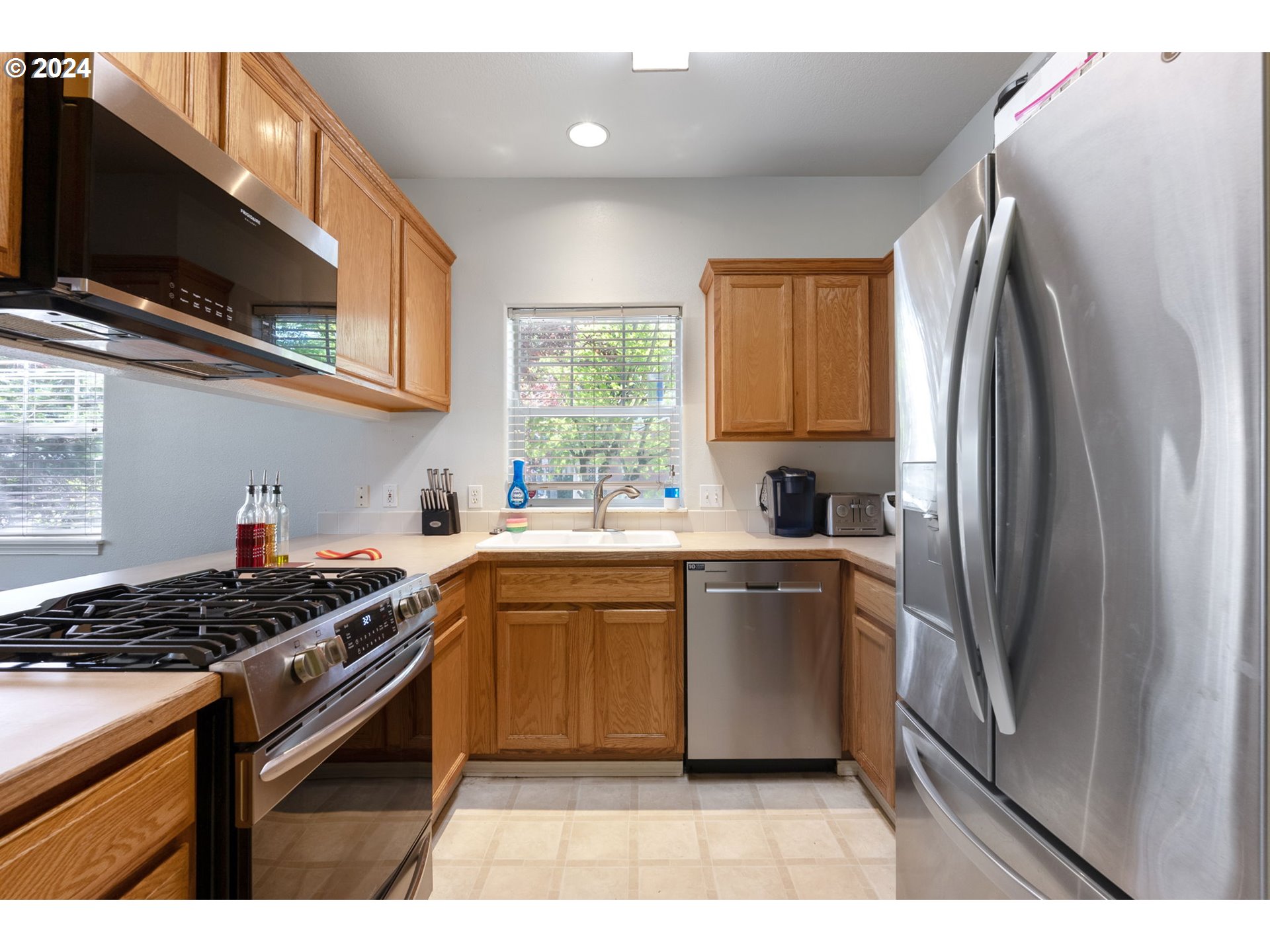 2927 NE DIVISION ST 101