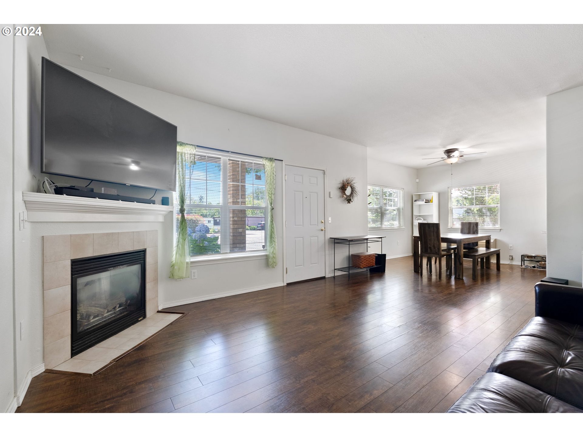 2927 NE DIVISION ST 101