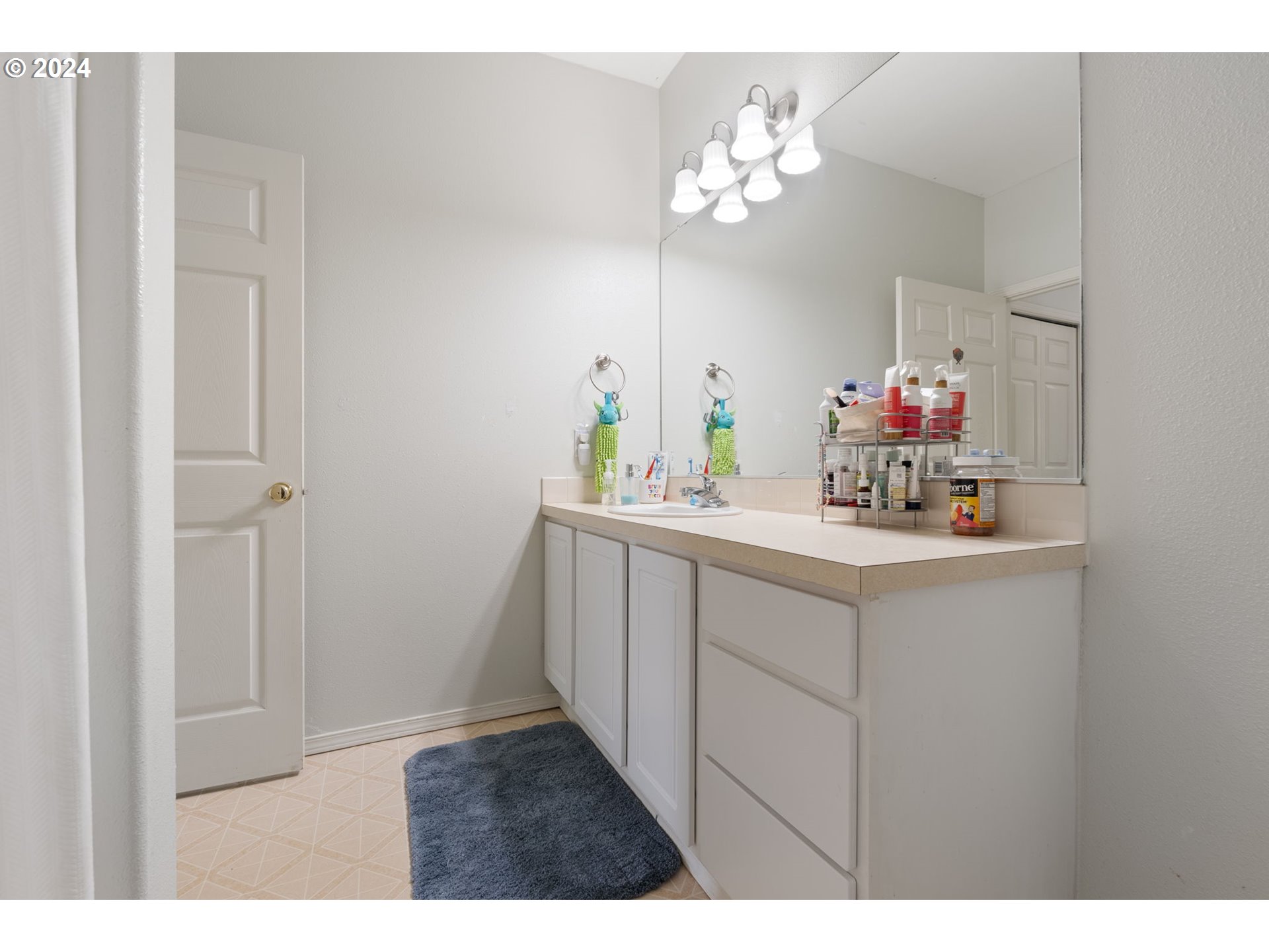 2927 NE DIVISION ST 101