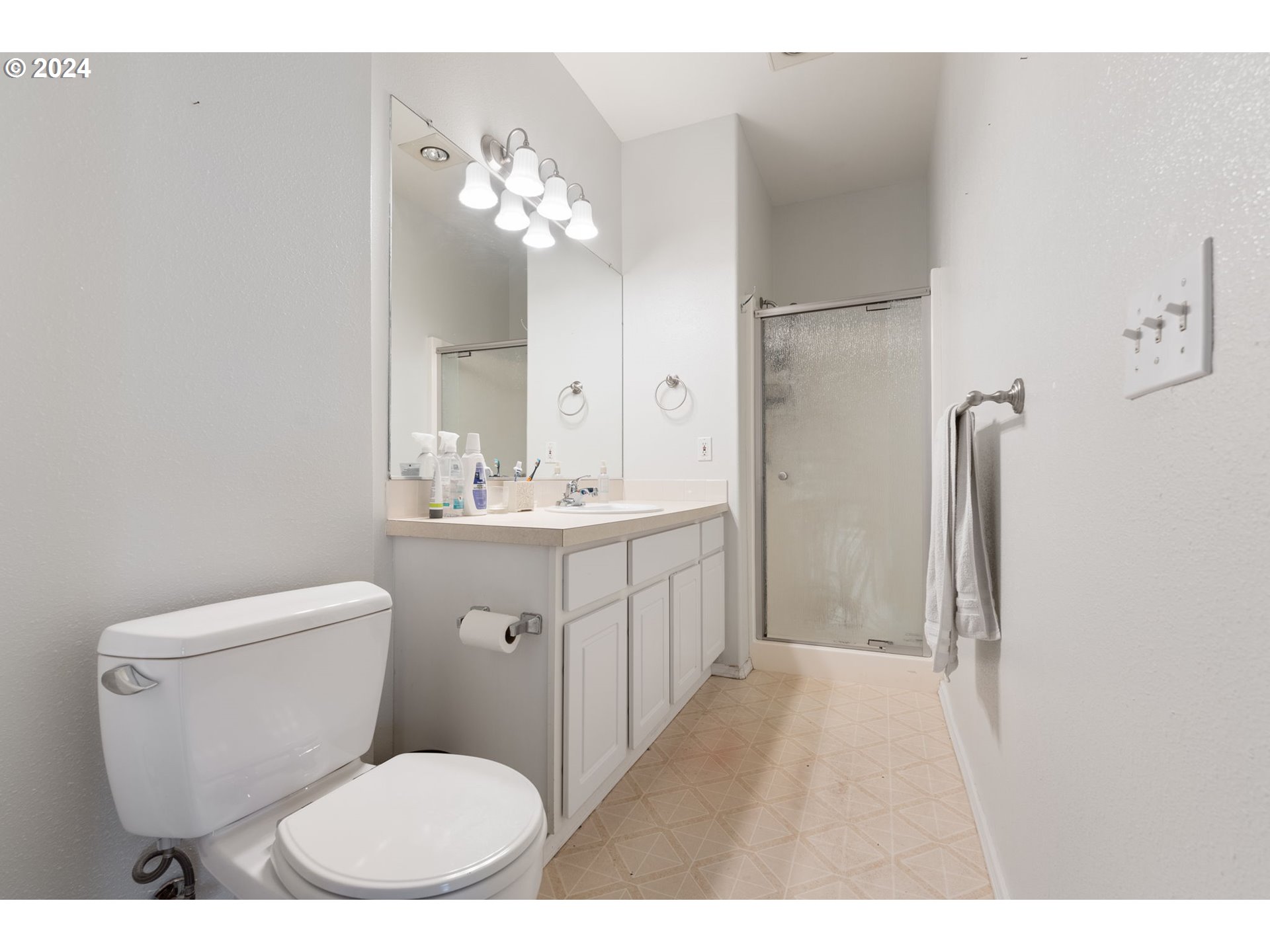 2927 NE DIVISION ST 101