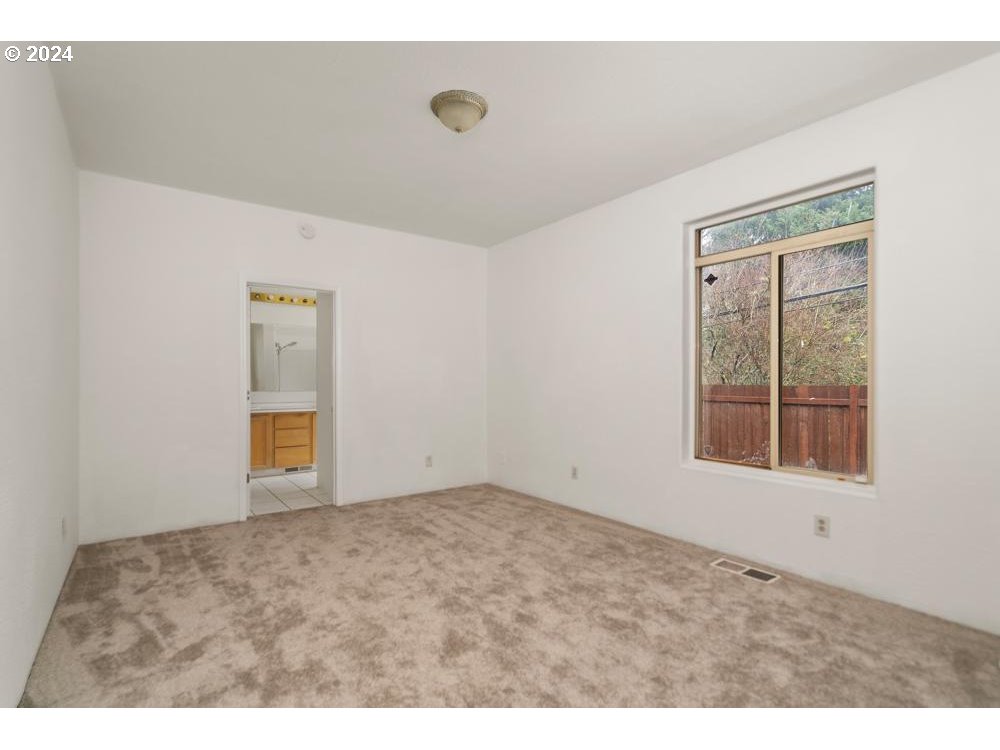 5703/5707 SE 128TH AVE