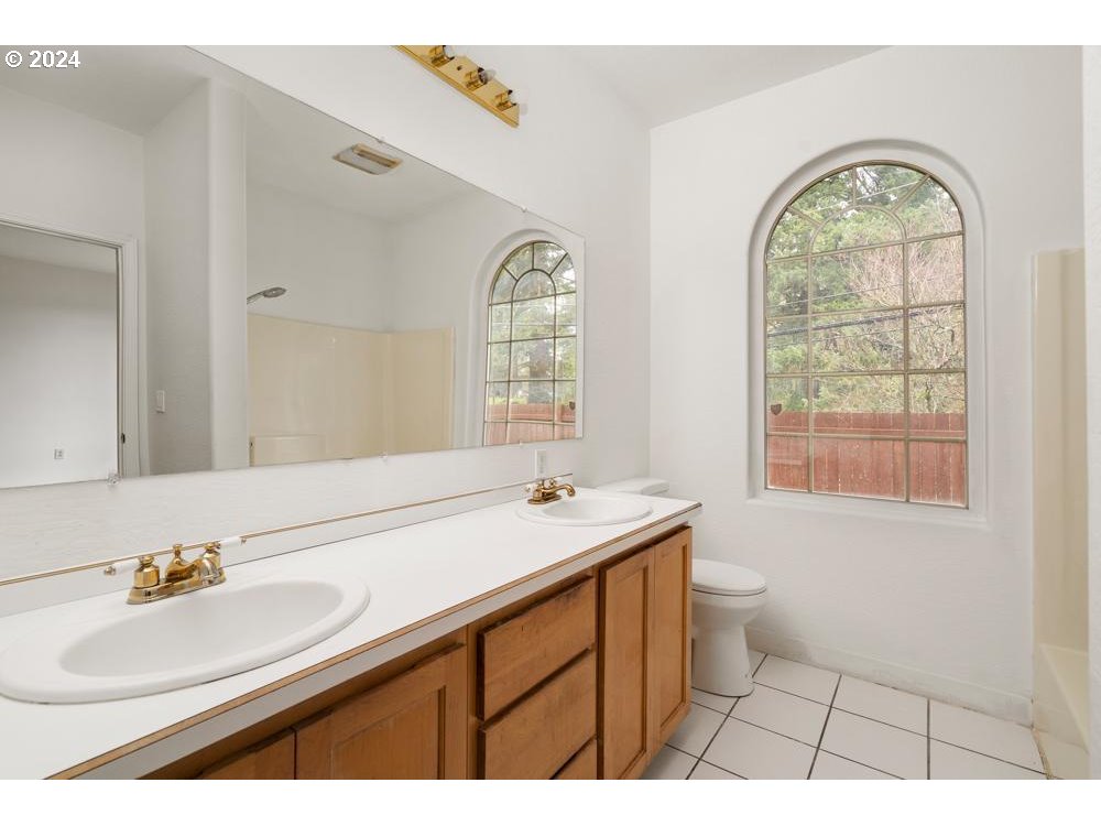 5703/5707 SE 128TH AVE