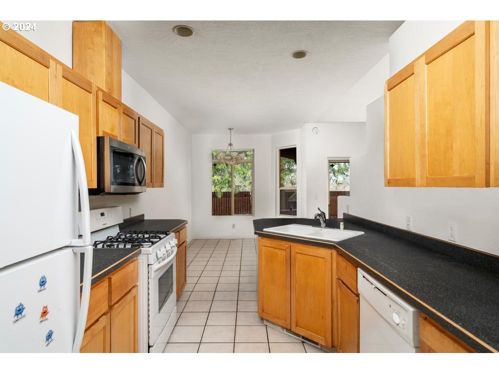 5703/5707 SE 128TH AVE