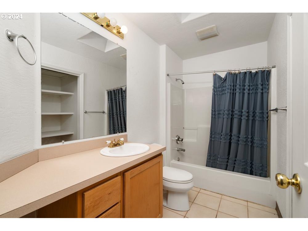 5703/5707 SE 128TH AVE