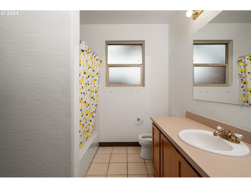 5703/5707 SE 128TH AVE