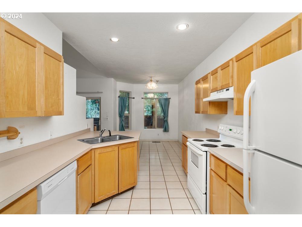 5703/5707 SE 128TH AVE