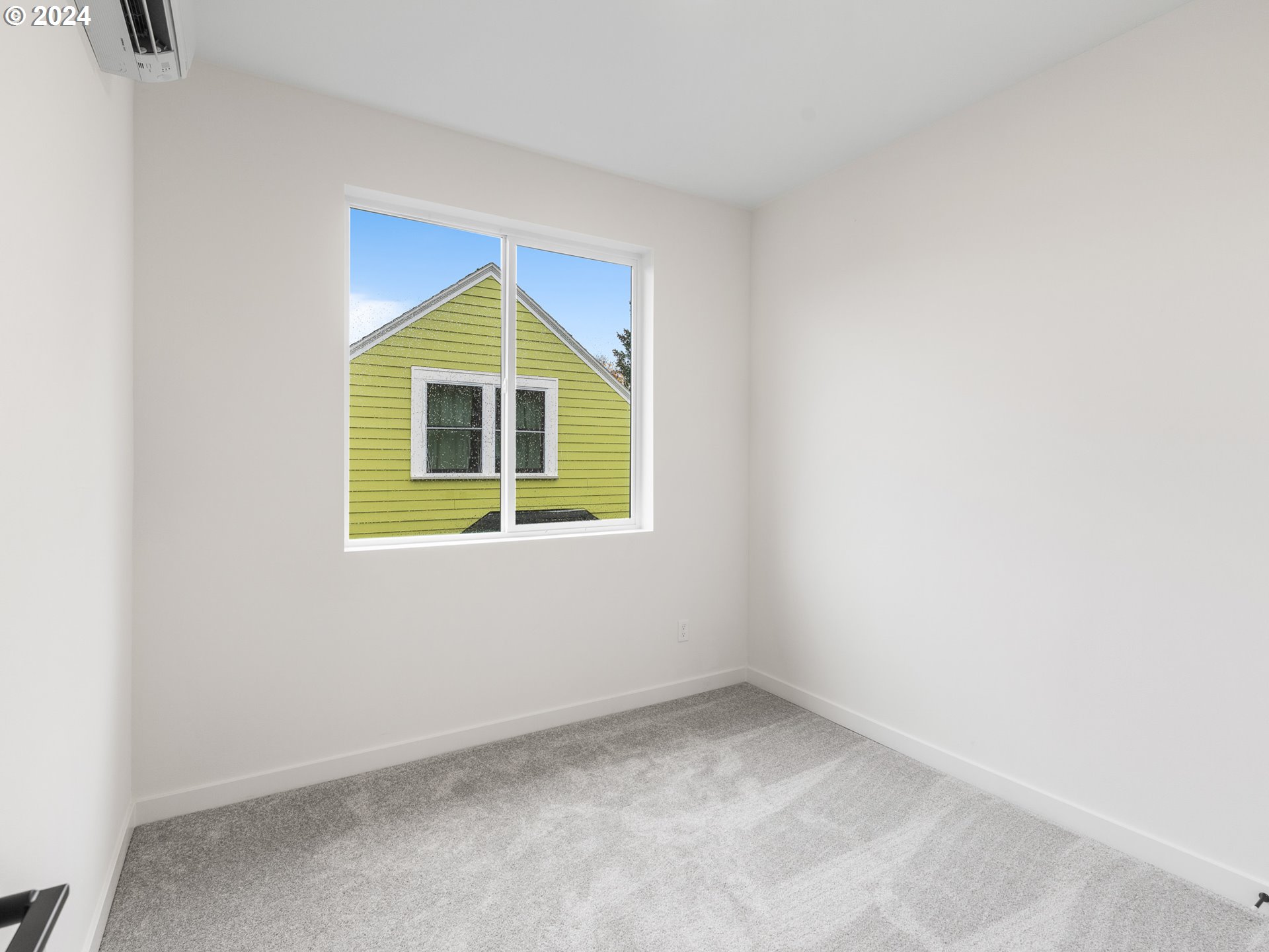 5275 N Vancouver AVE 1
