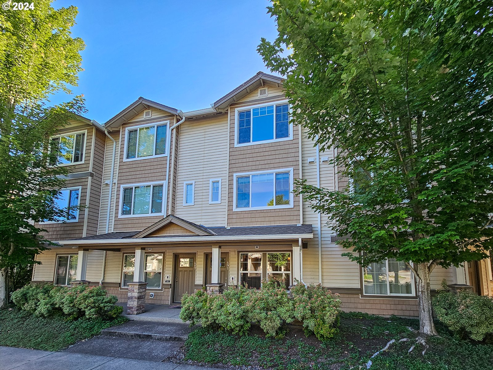 491 NE EDGEWAY DR