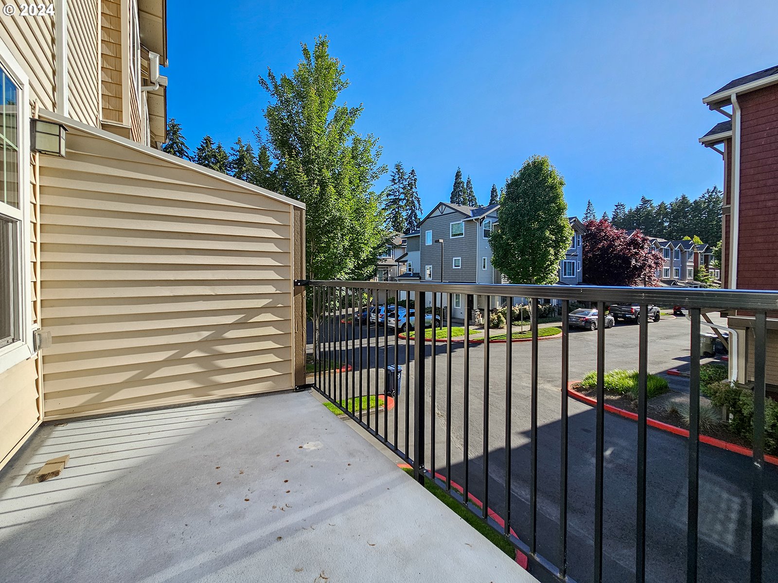 491 NE EDGEWAY DR