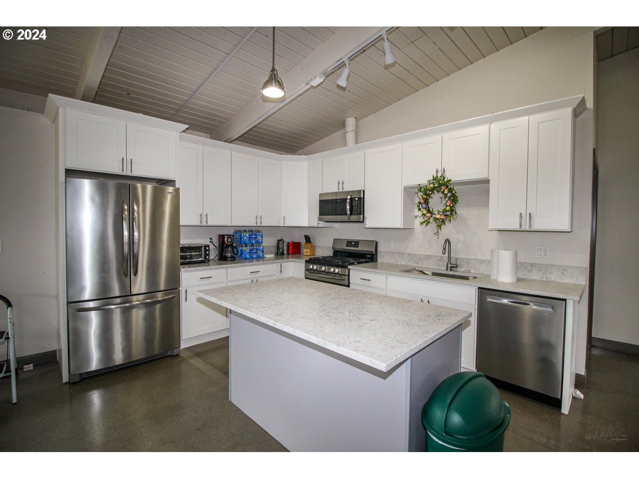 1901 SE MINTER BRIDGE RD 33
