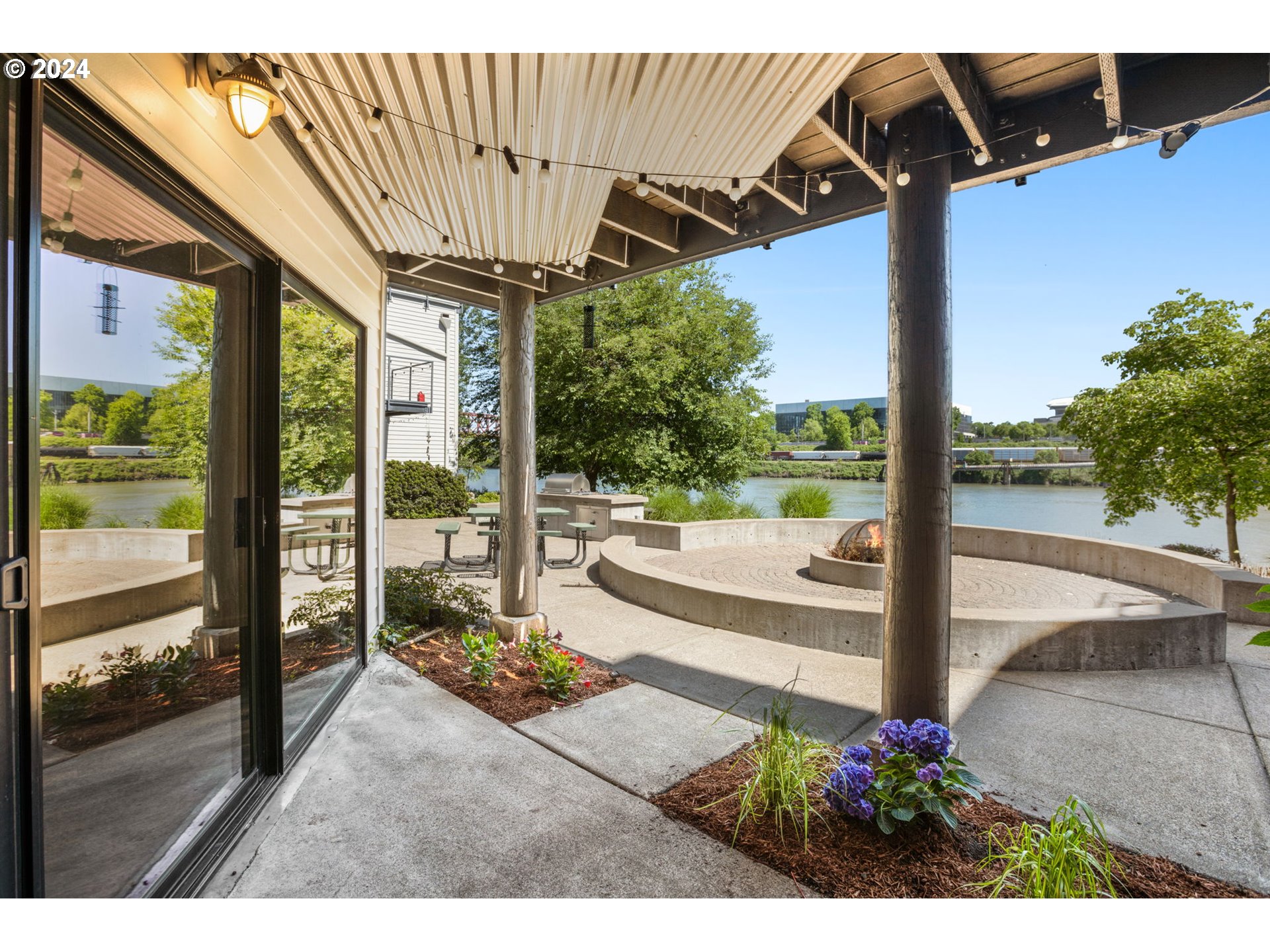 720 NW NAITO PKWY D11