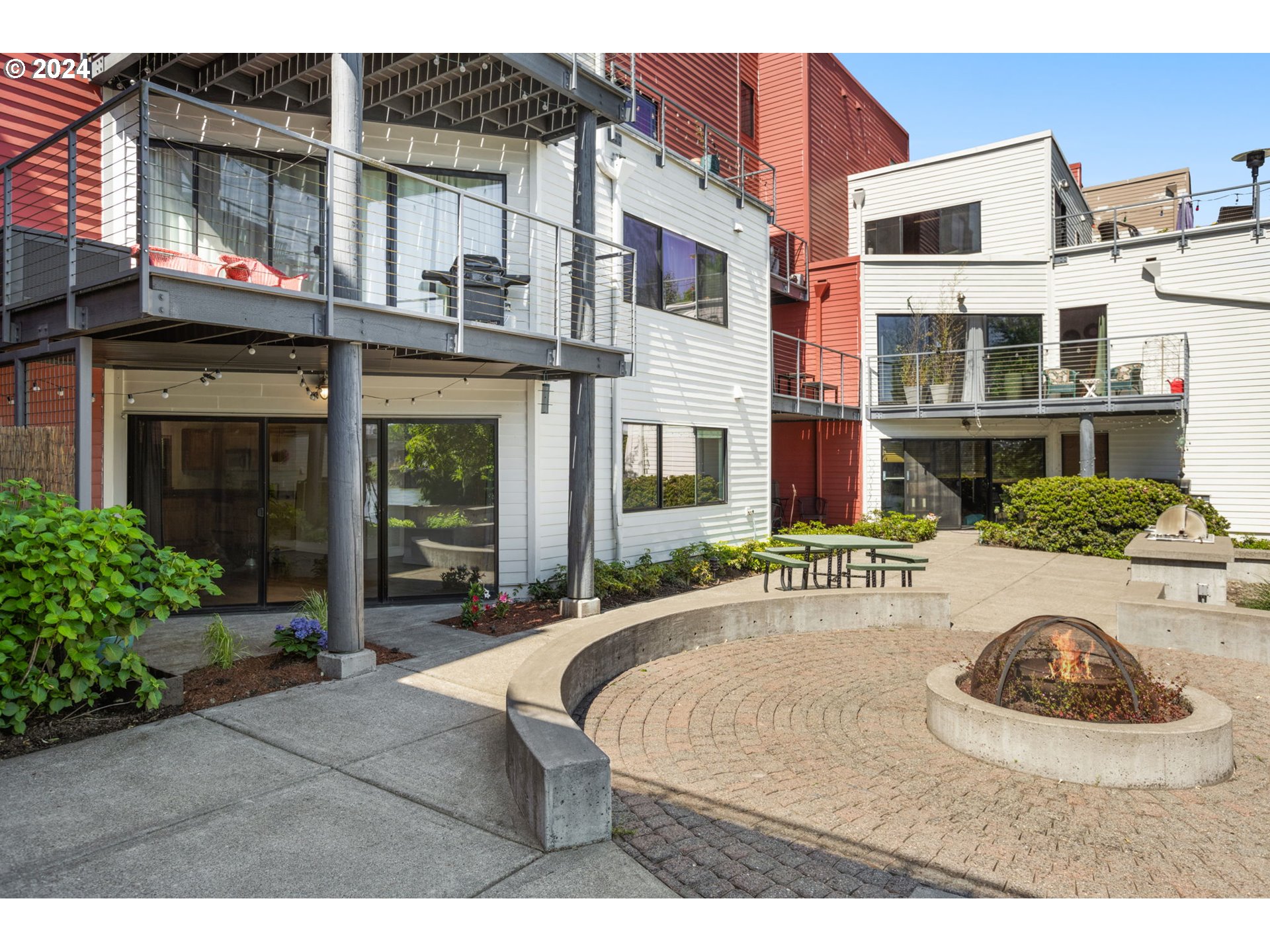 720 NW NAITO PKWY D11