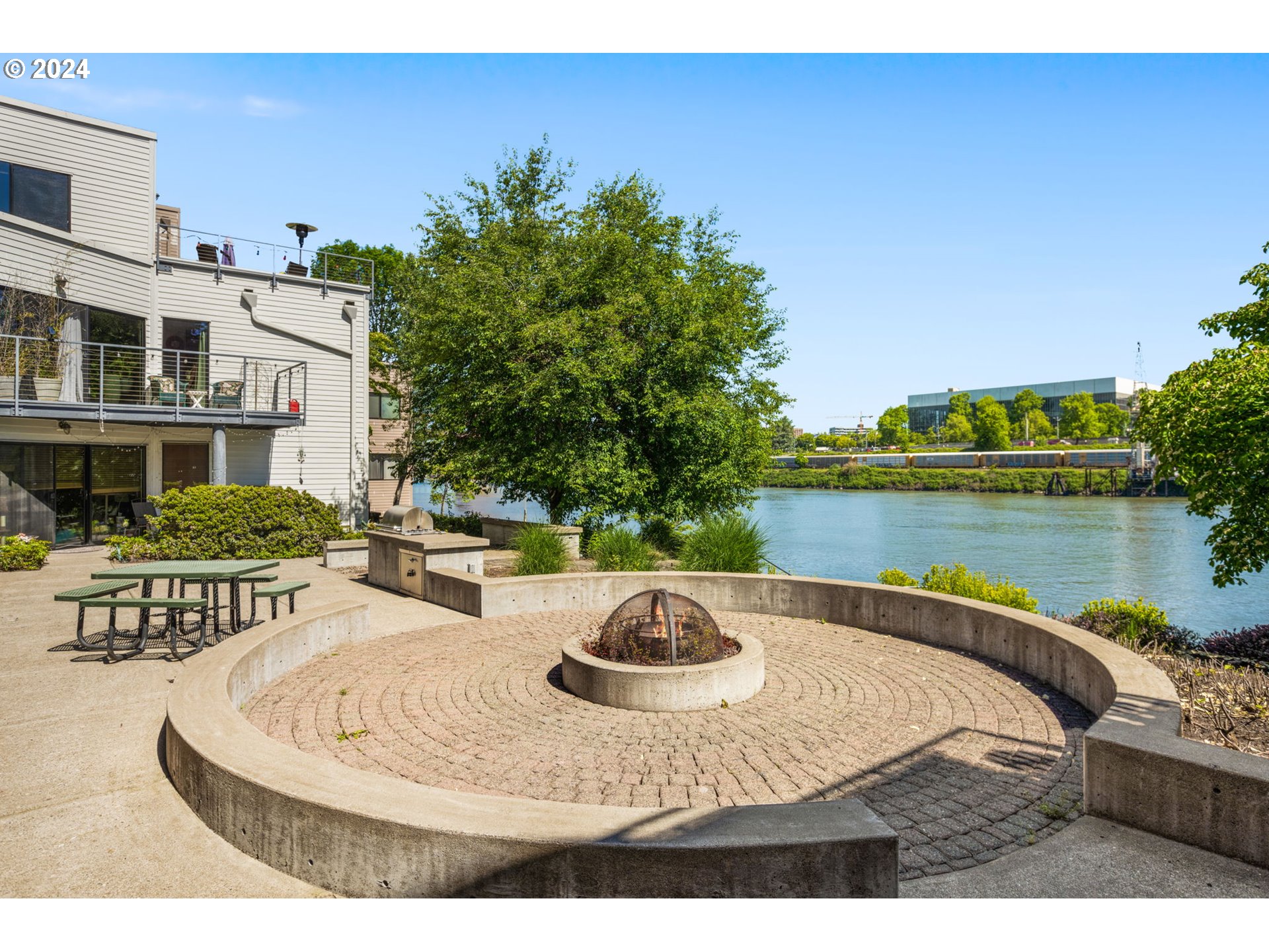 720 NW NAITO PKWY D11