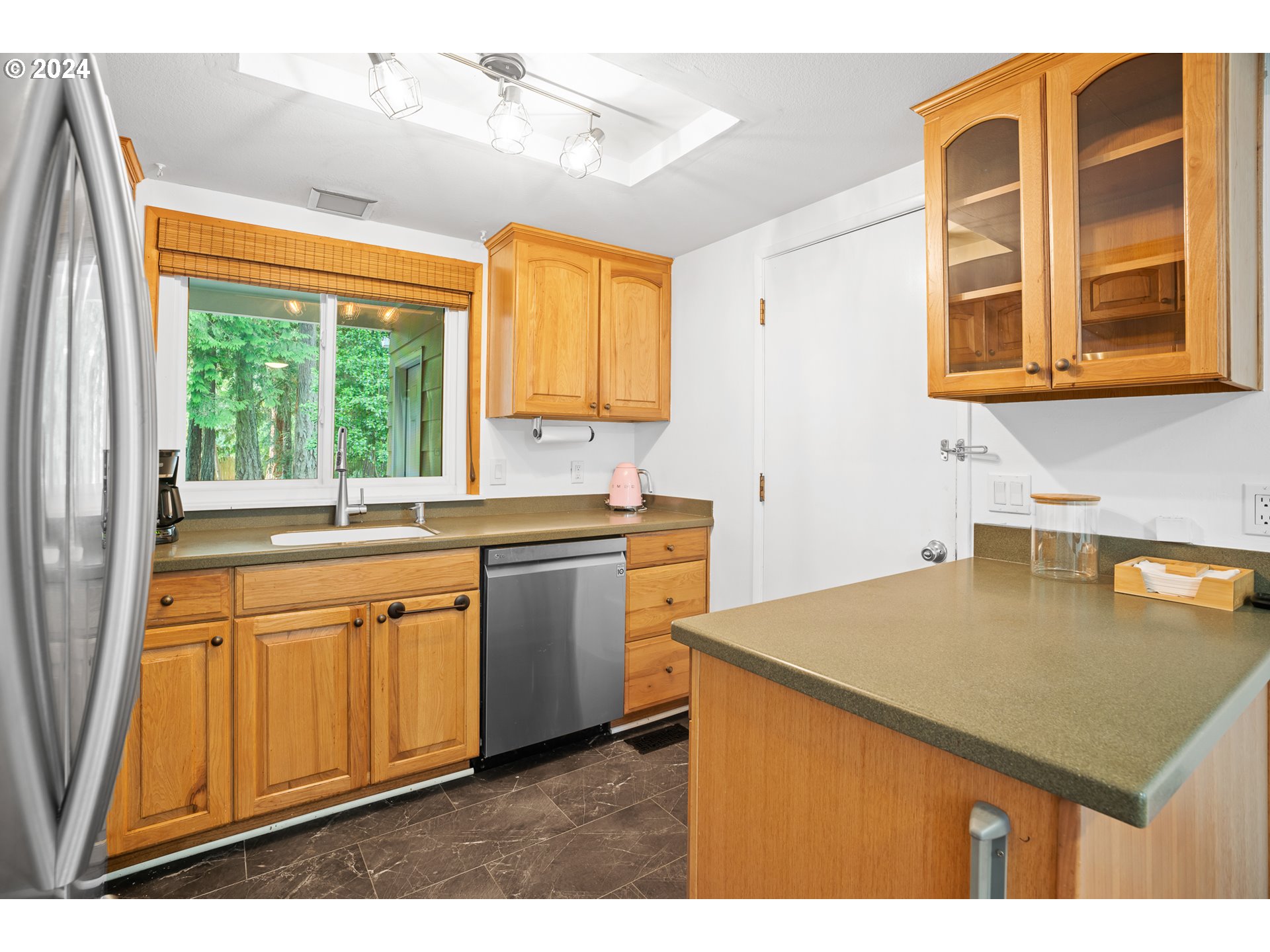 16485 SW KING CHARLES AVE