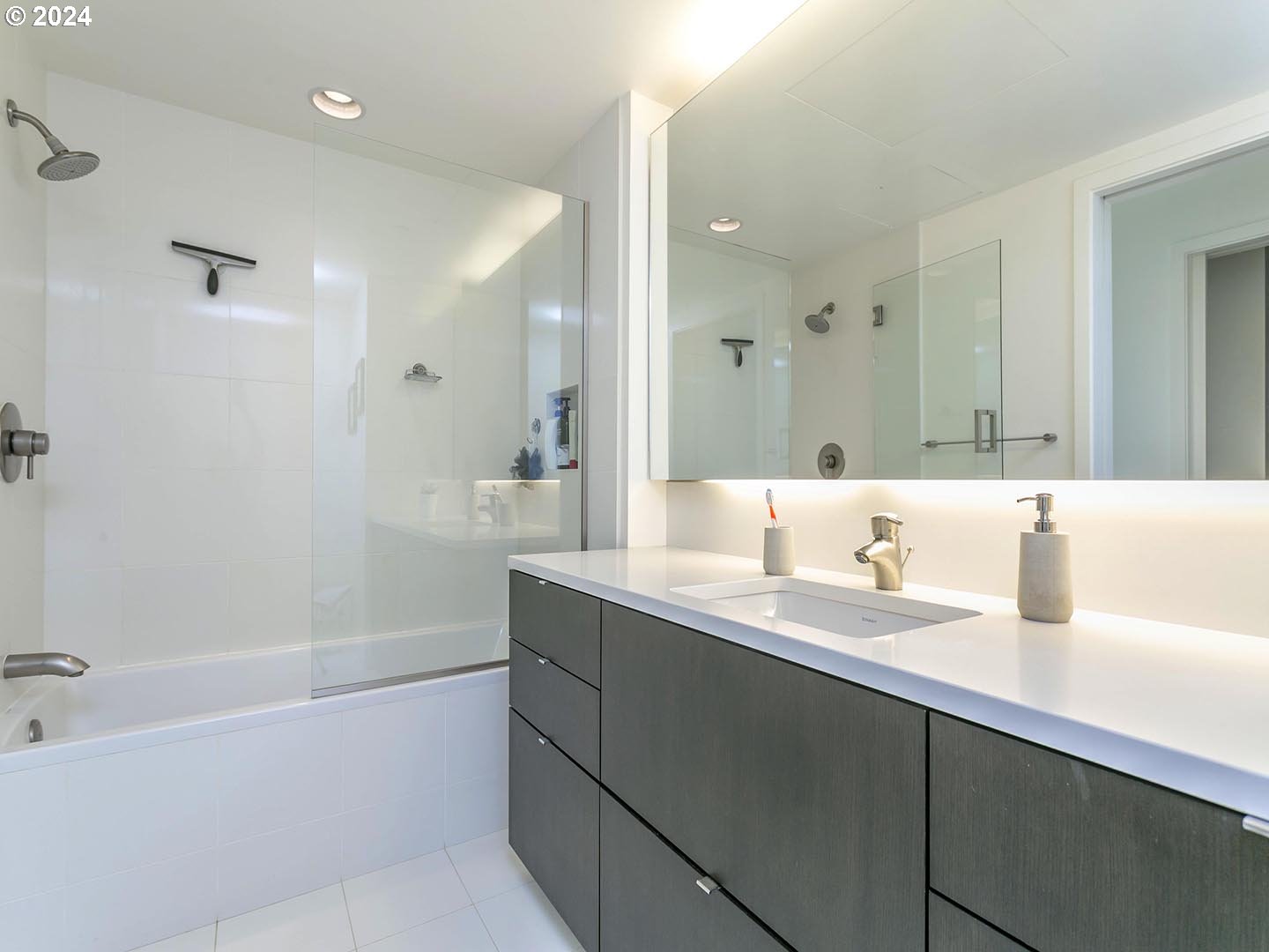 937 NW GLISAN ST 735