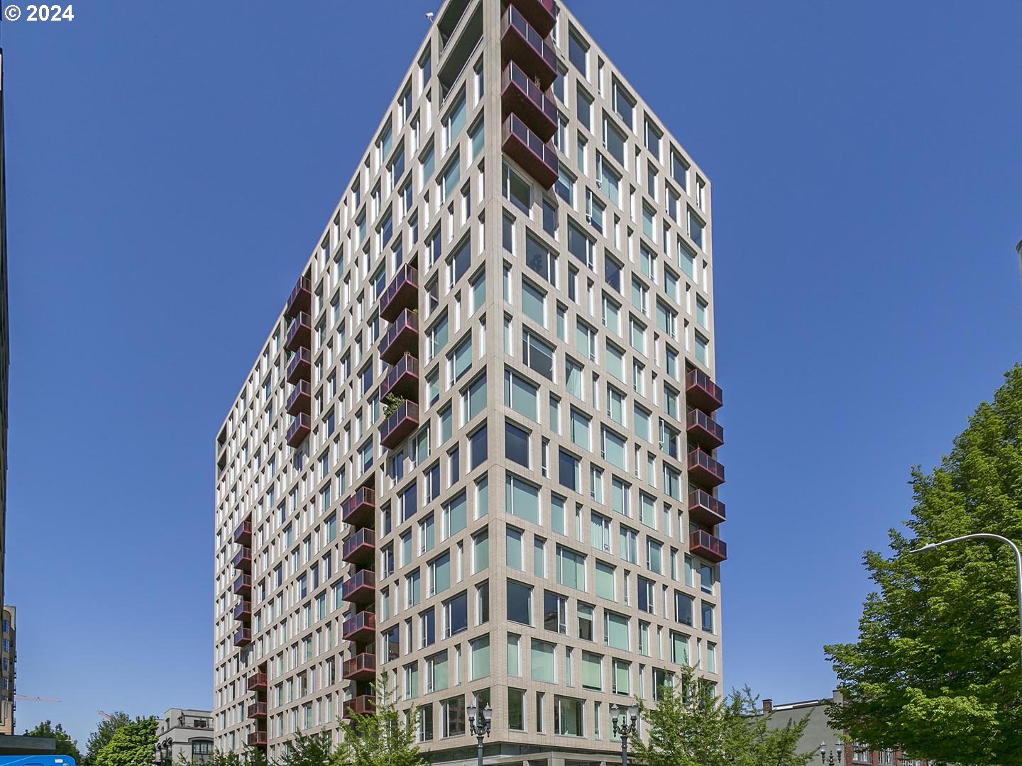 937 NW GLISAN ST 735