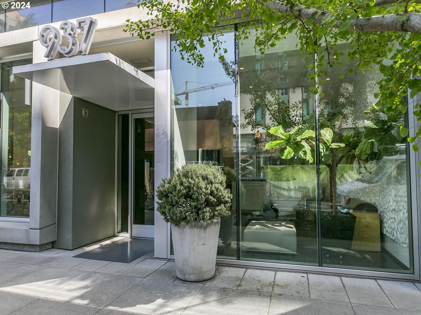 937 NW GLISAN ST 735