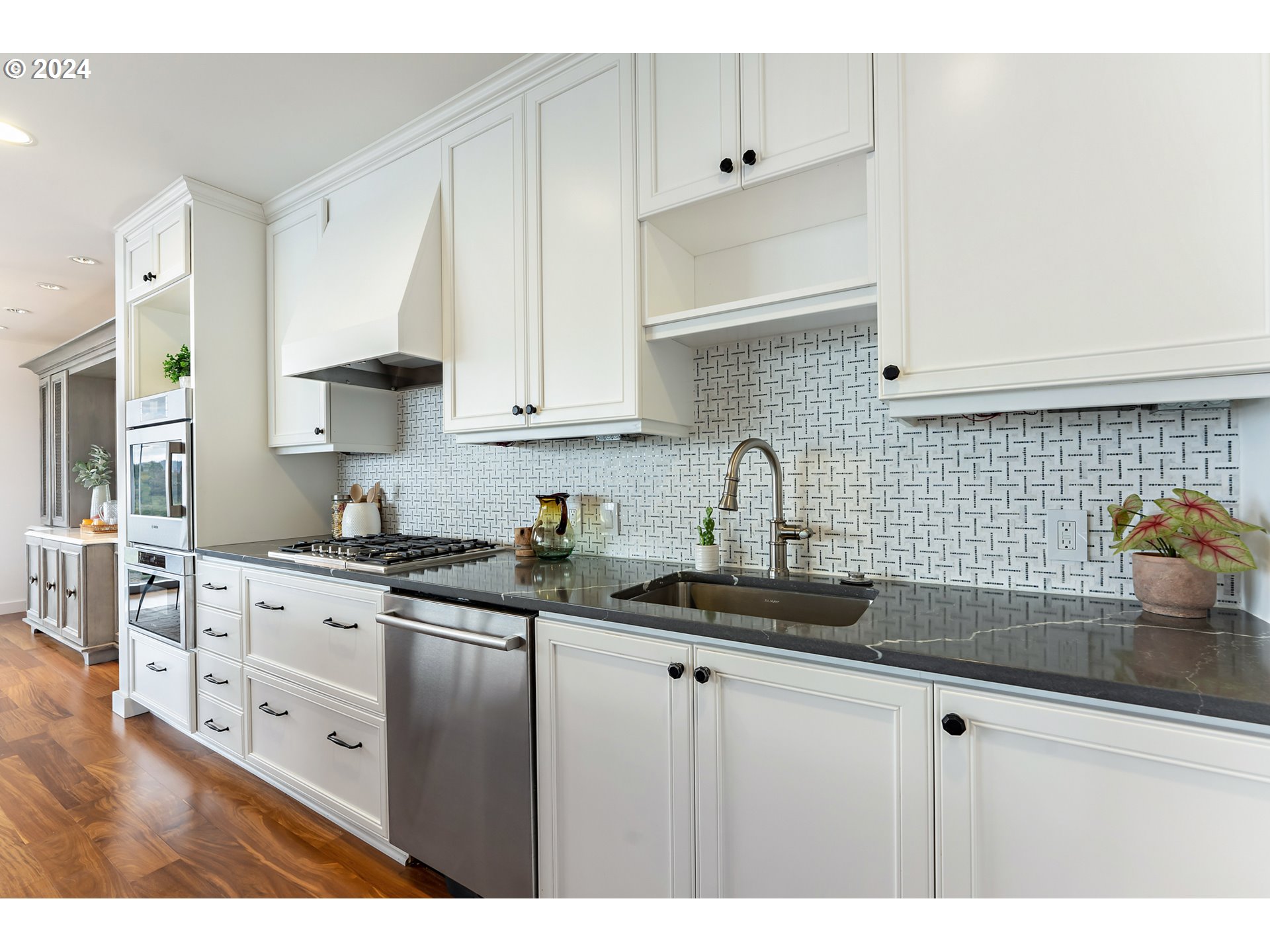 841 S GAINES ST 1006