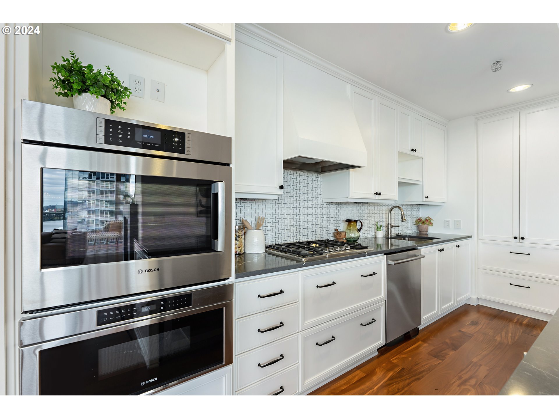 841 S GAINES ST 1006