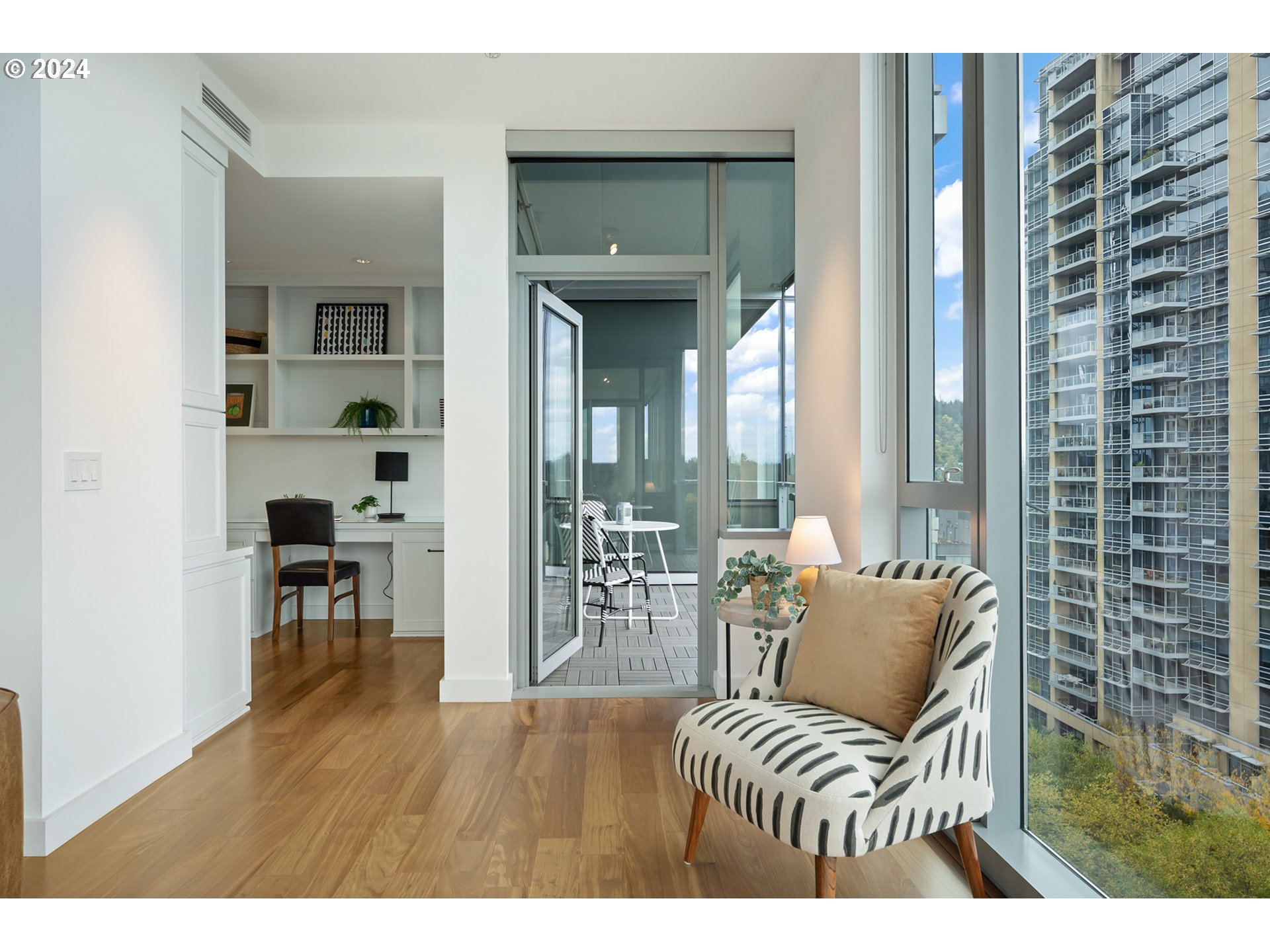 841 S GAINES ST 1006