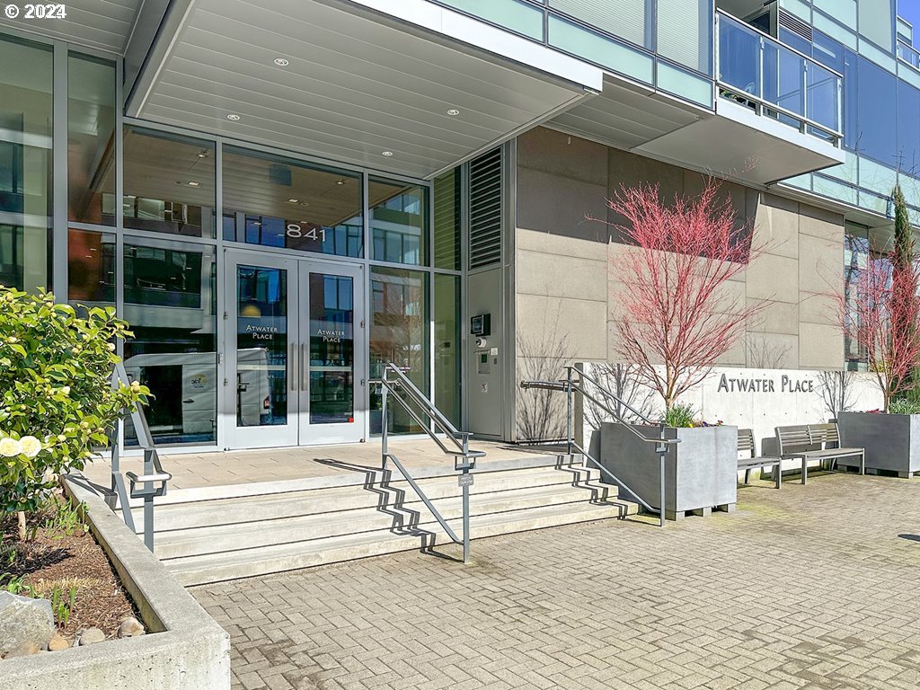 841 S GAINES ST 1006