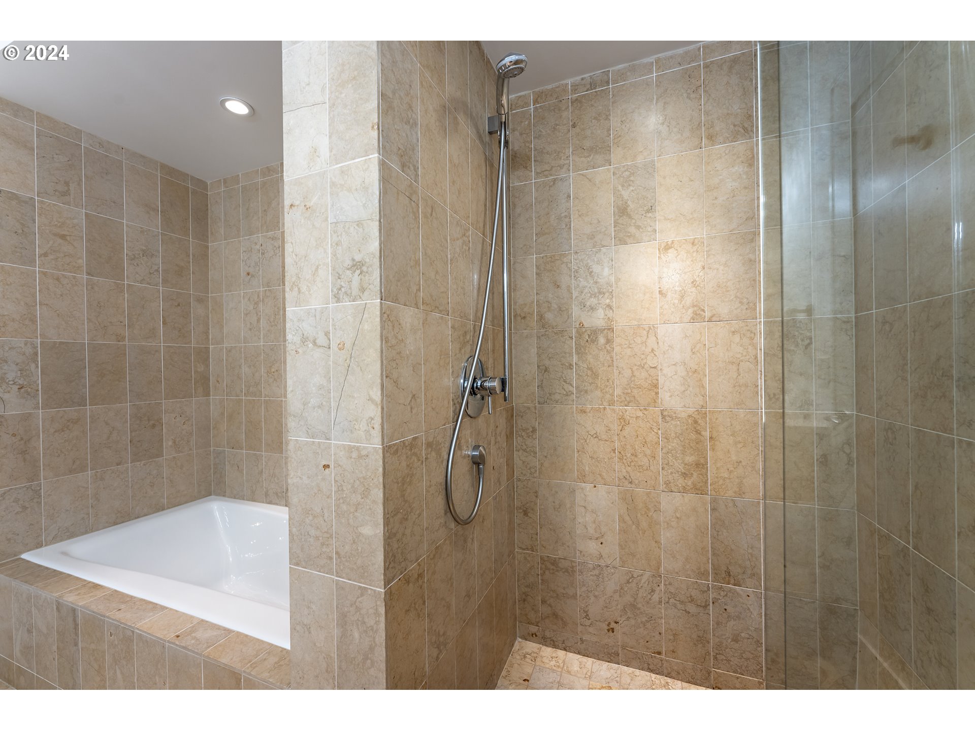 841 S GAINES ST 1006