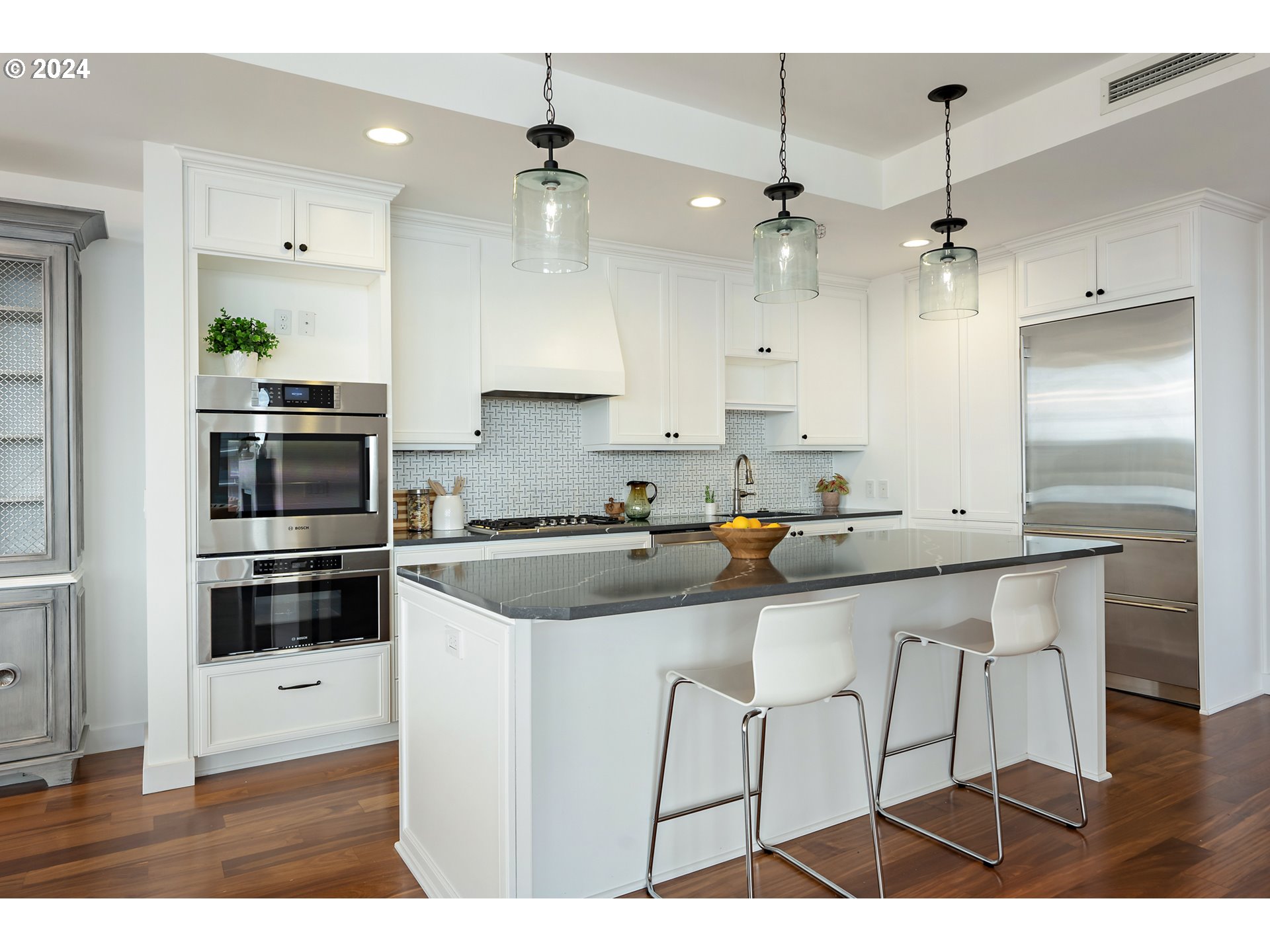 841 S GAINES ST 1006