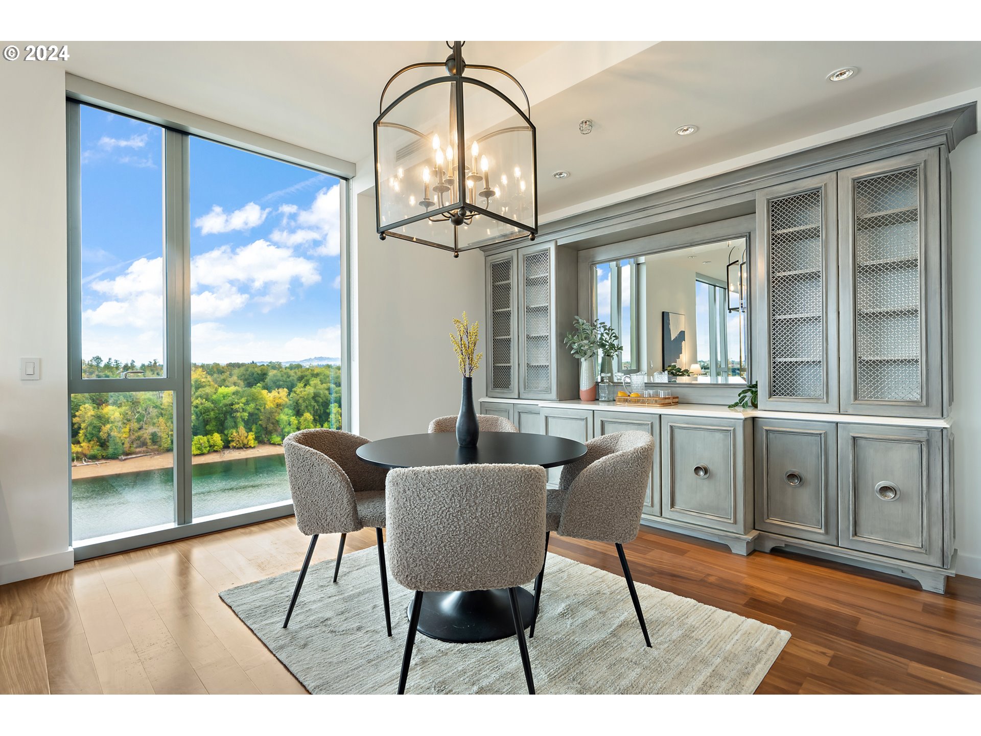 841 S GAINES ST 1006