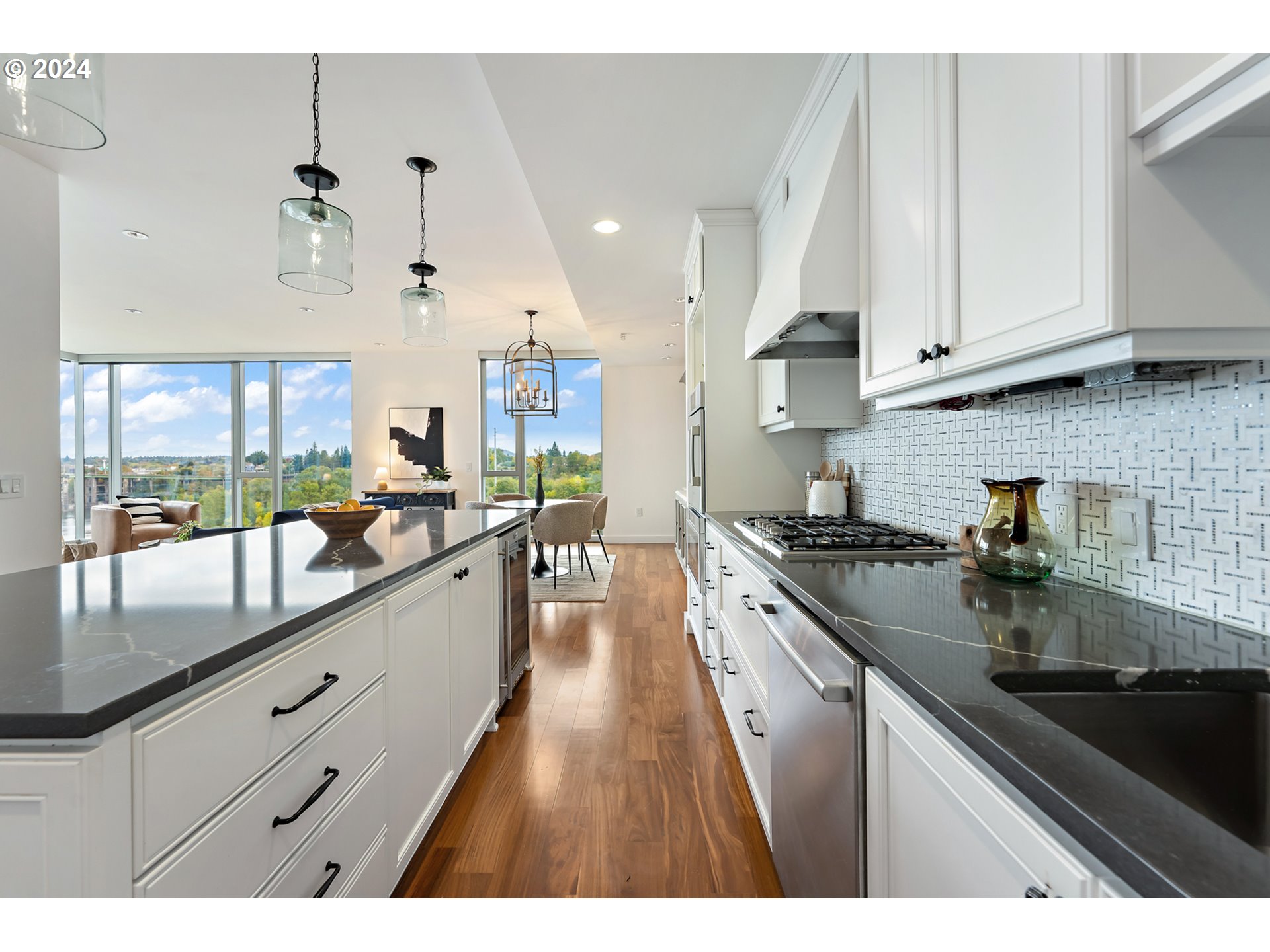 841 S GAINES ST 1006