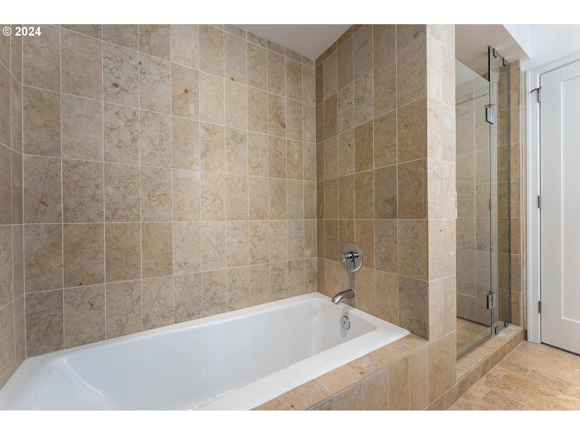 841 S GAINES ST 1006