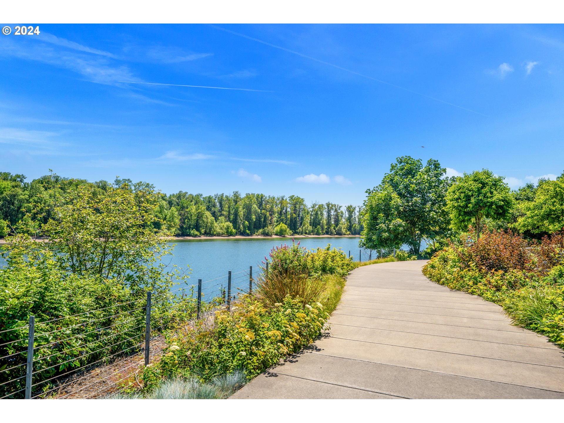 841 S GAINES ST 1006