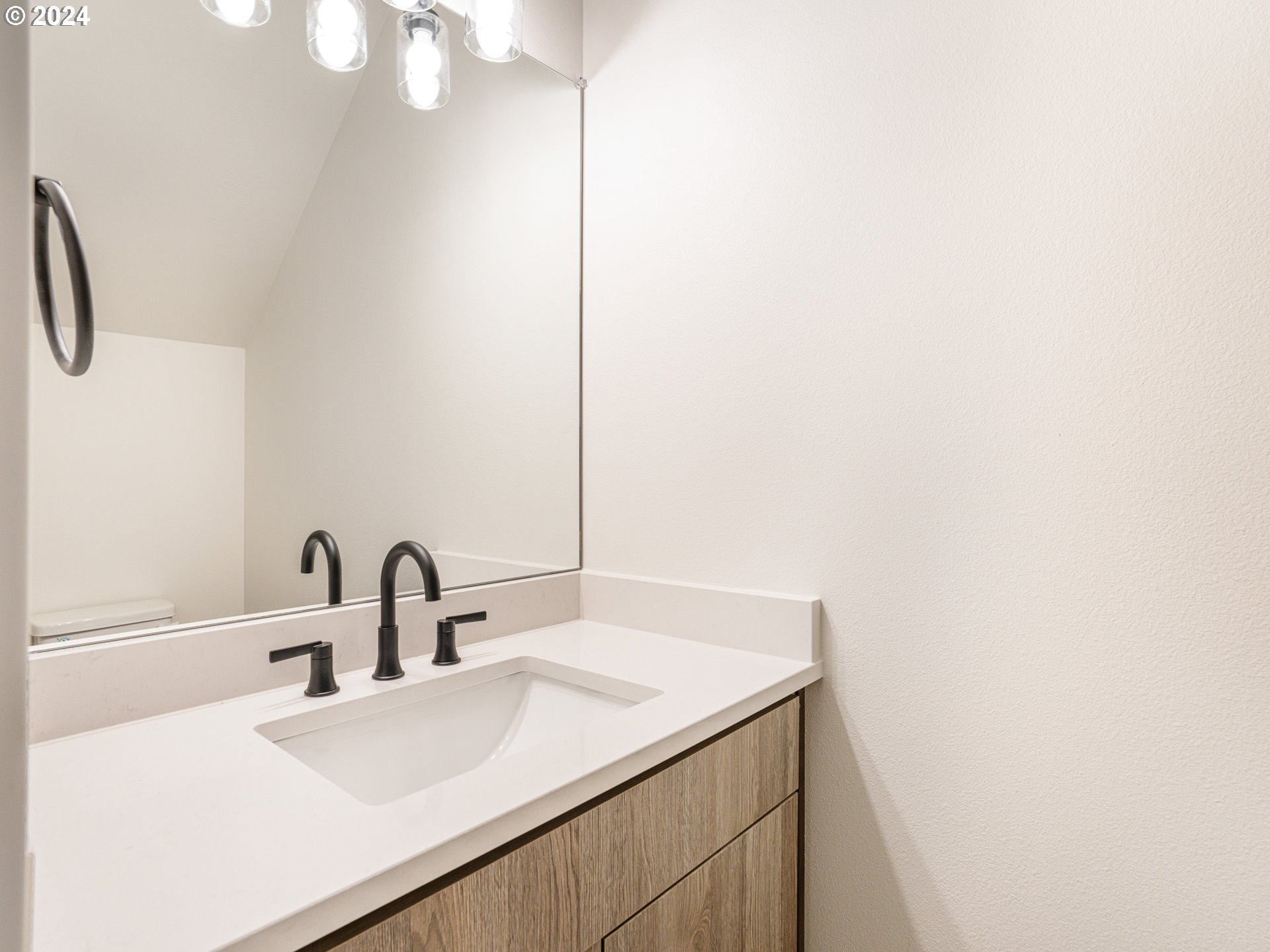 8522 N Endicott AVE 3