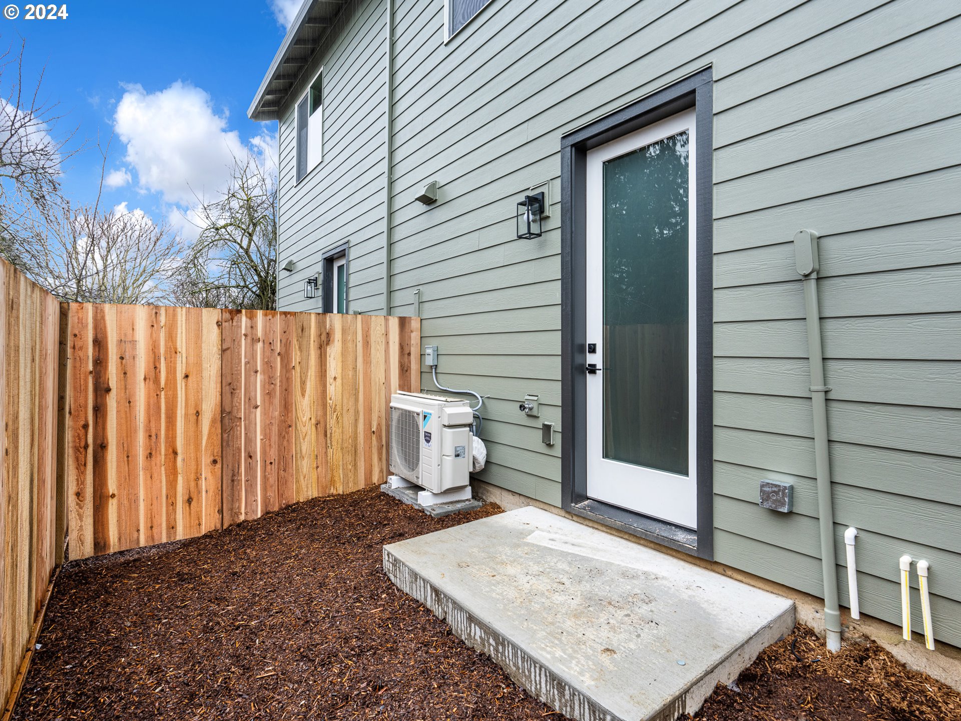 8522 N Endicott AVE 3