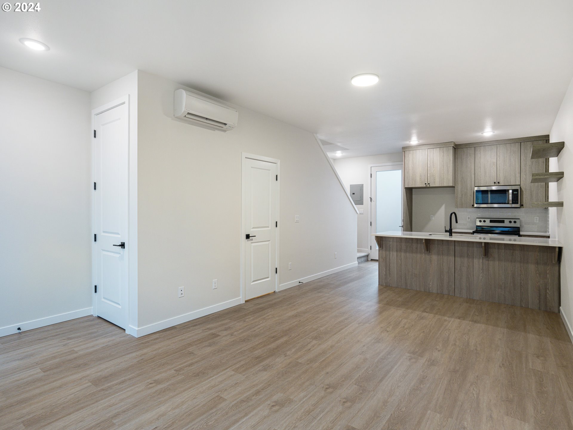 8522 N Endicott AVE 3