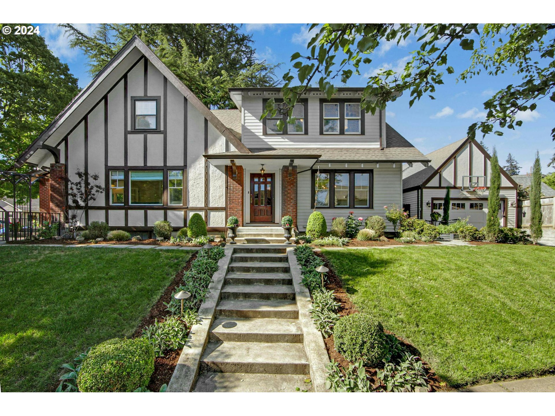 2311 NE REGENTS DR